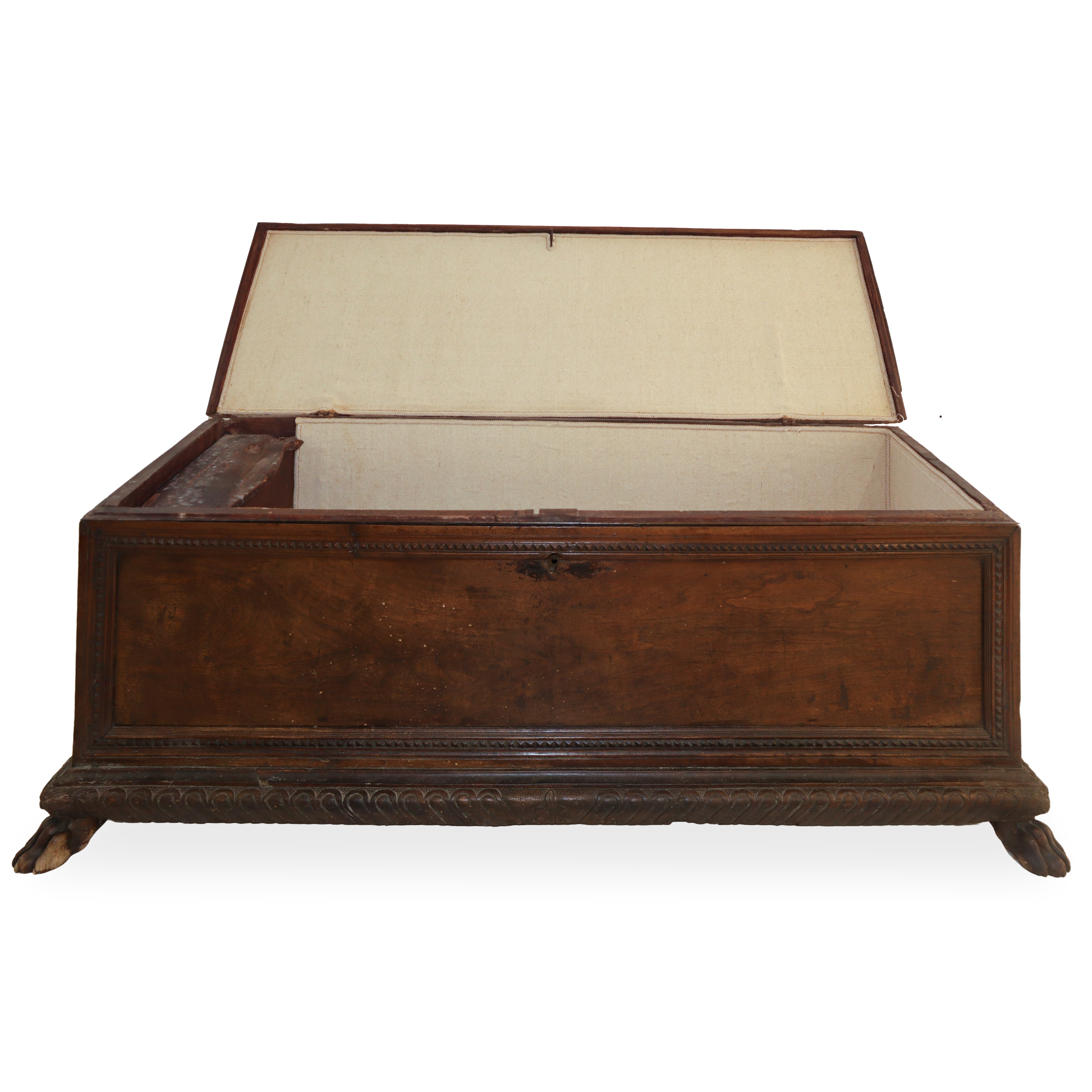 Cassapanca di Legno di Noce Massello sul Fronte Cornice Perimetrale con Dentellatura Cuspidata, B...