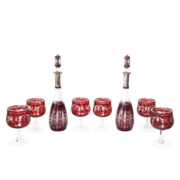 Bohemia - Six Bohemian crystal caviar cups in ruby red engraved with animal, plant and decorative motifs and a pair of Bohemian crystal bottles engraved with a diamond tip and 800 silver neck