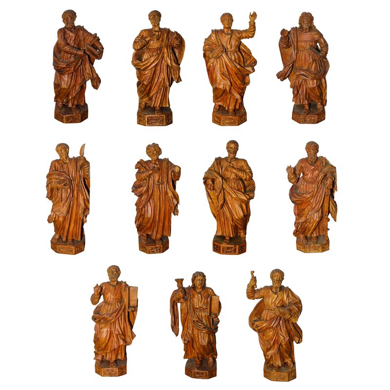 Gruppo di 11 sculture di apostoli in legno d'acero duro