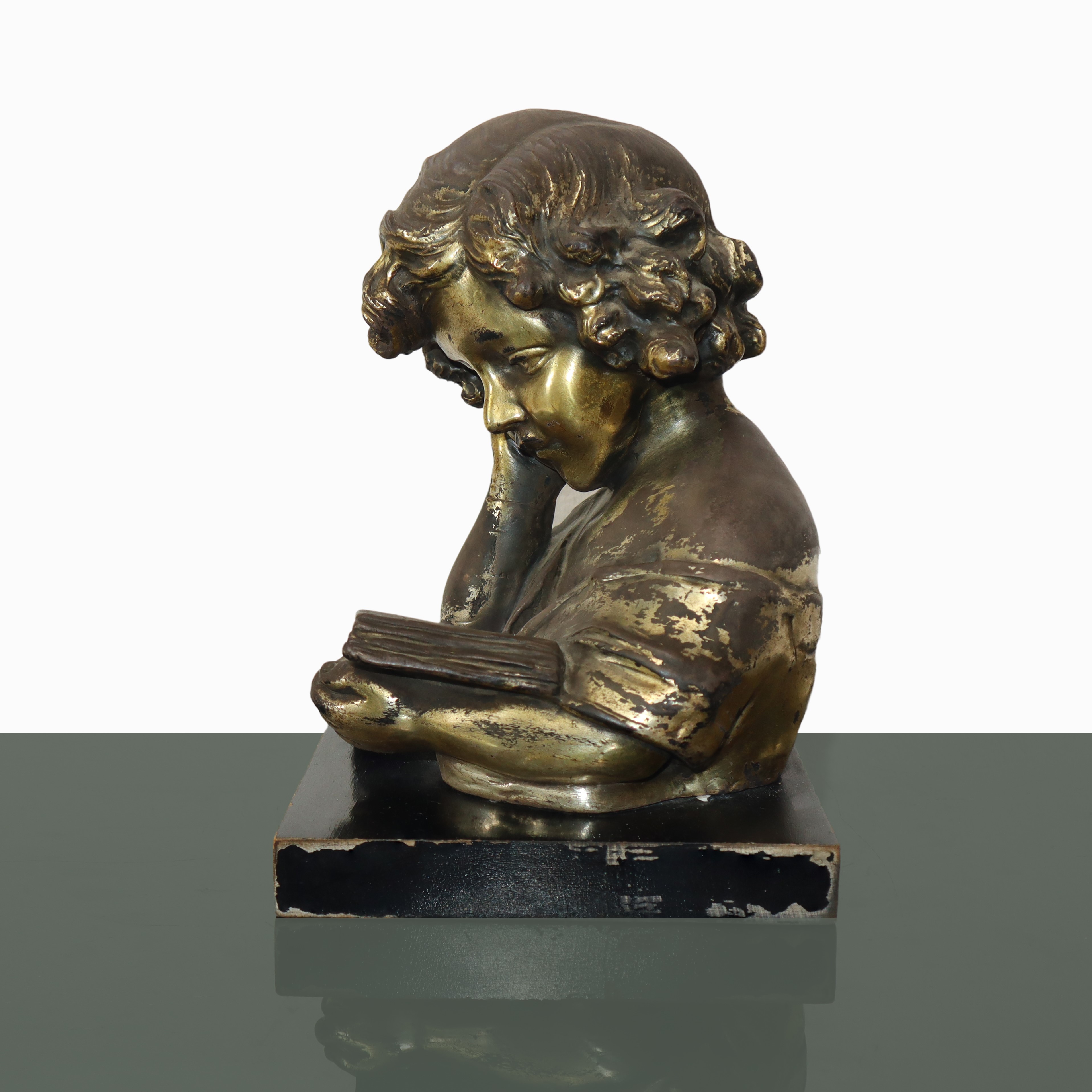 Fanciulla che Legge un Libro in Terracotta Patinata Oro su Base in Legno