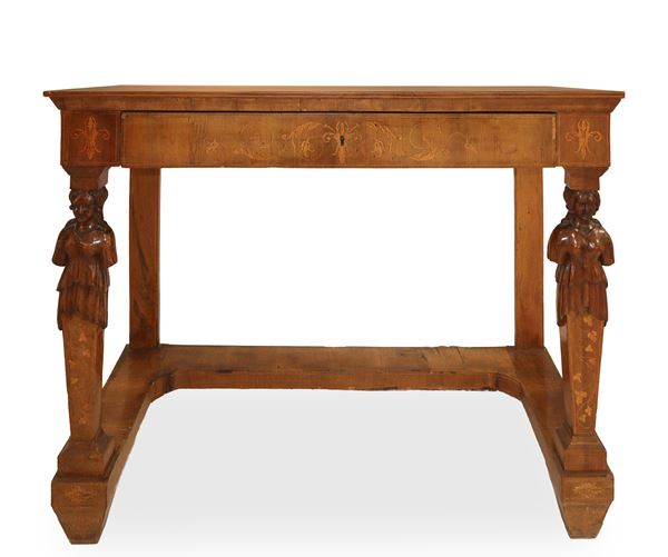 Consolle in legno di noce intarsiata a motivi vegetali