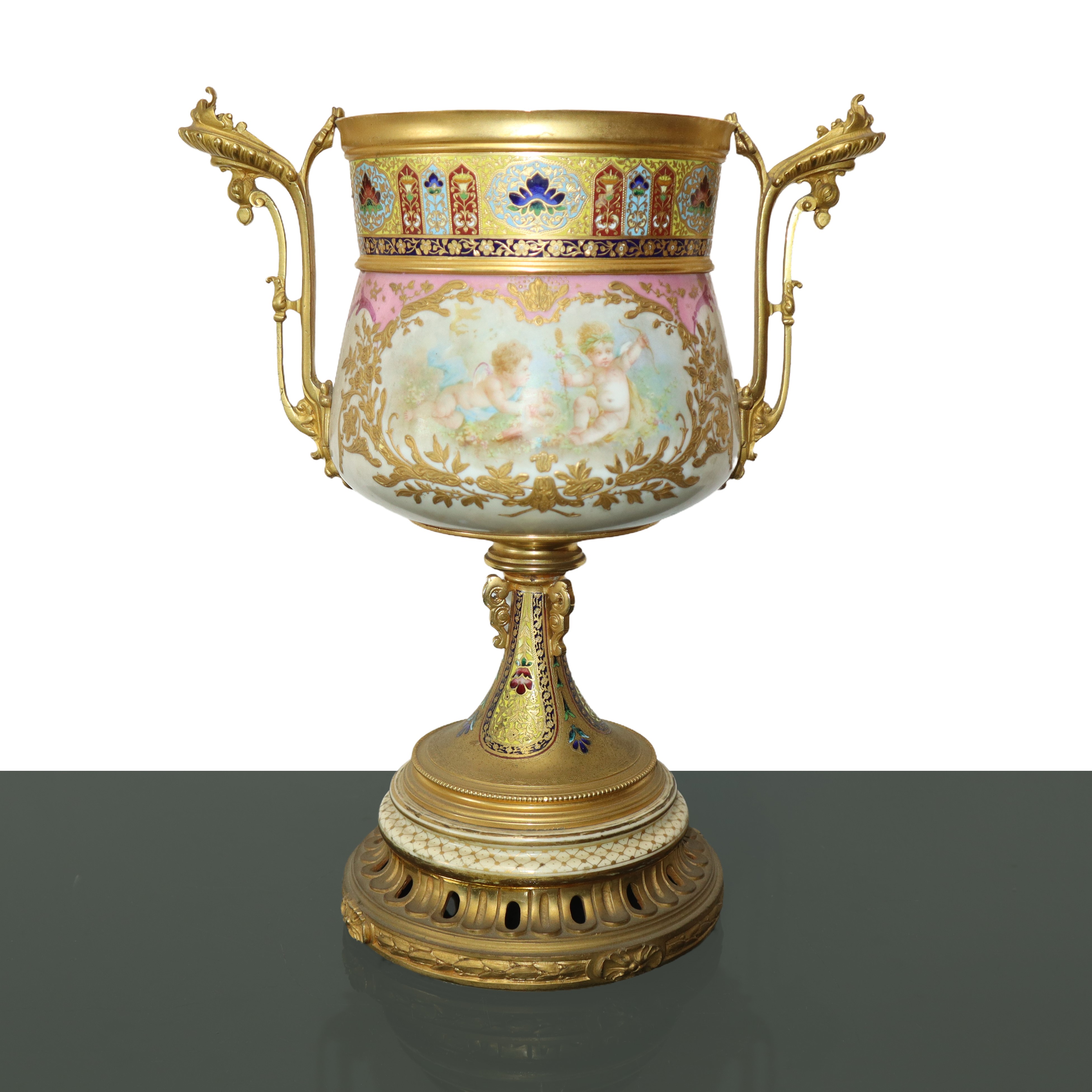 Elegante Coppia di Vasi in Porcellana di Sevres, Napoleone III in Metallo Dorato Ormolu con Smalt...