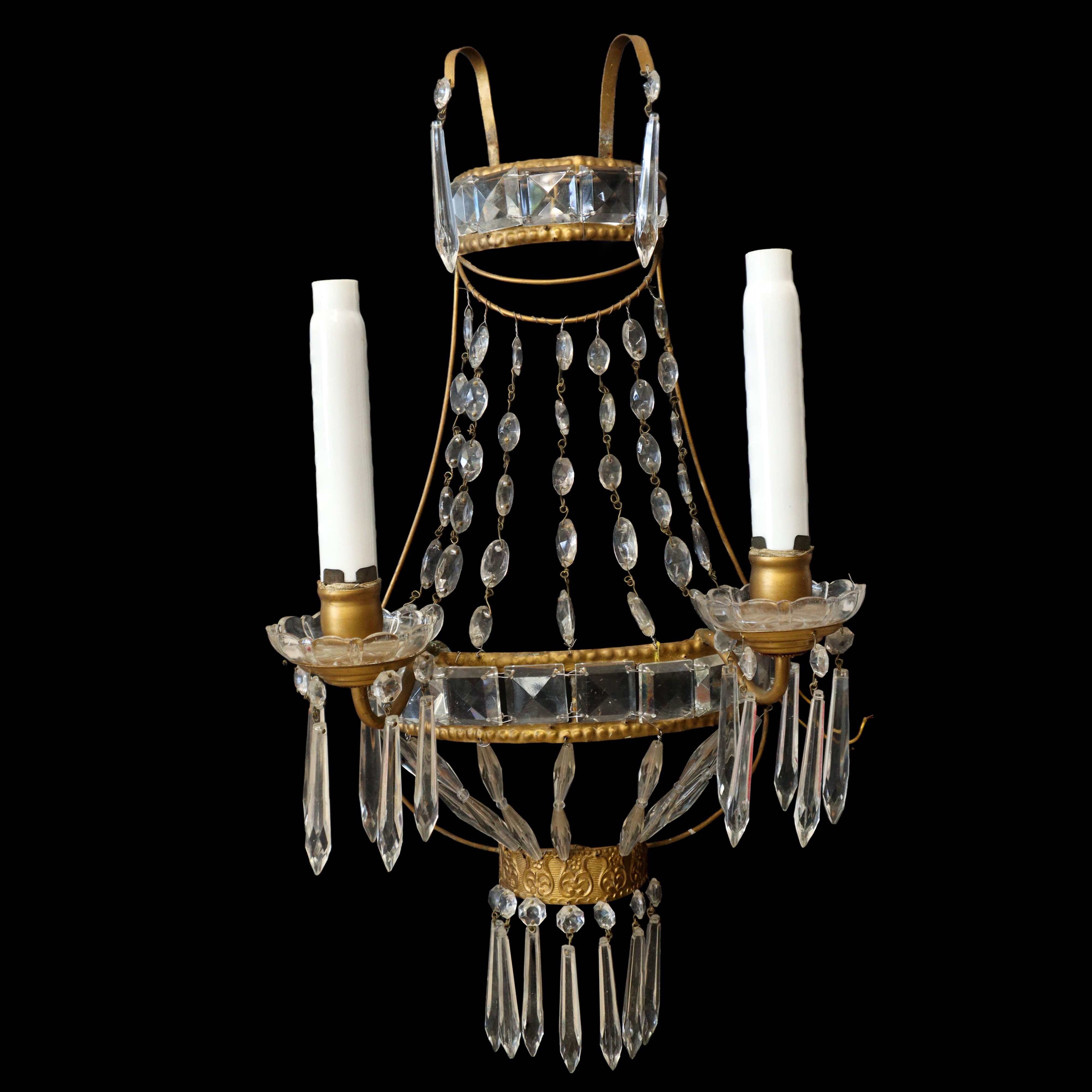 Lampadario con coppia di appliques con struttura in metallo dorata e brindoli