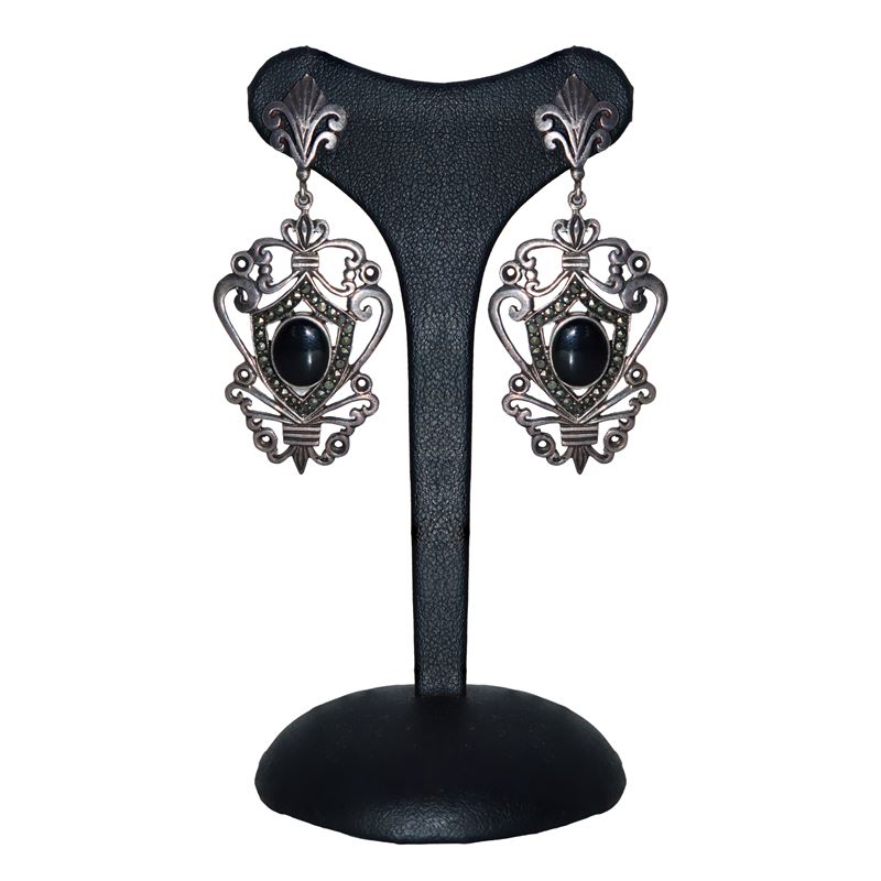 Orecchini in argento con onice nera al centro