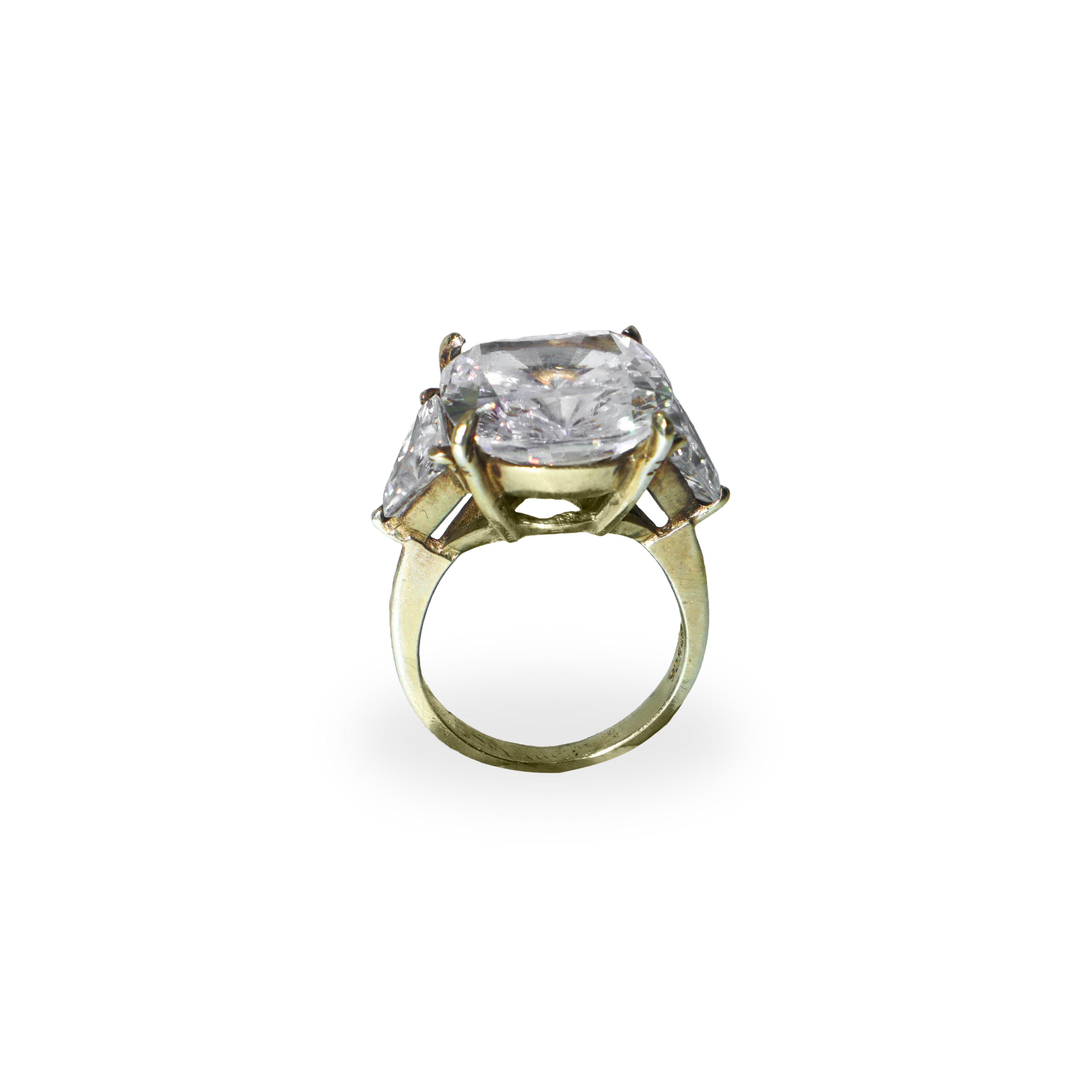 Parure in argento composta da anello e orecchini