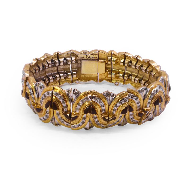 Bracciale semirigido in metallo dorato, strass e smalto marrone