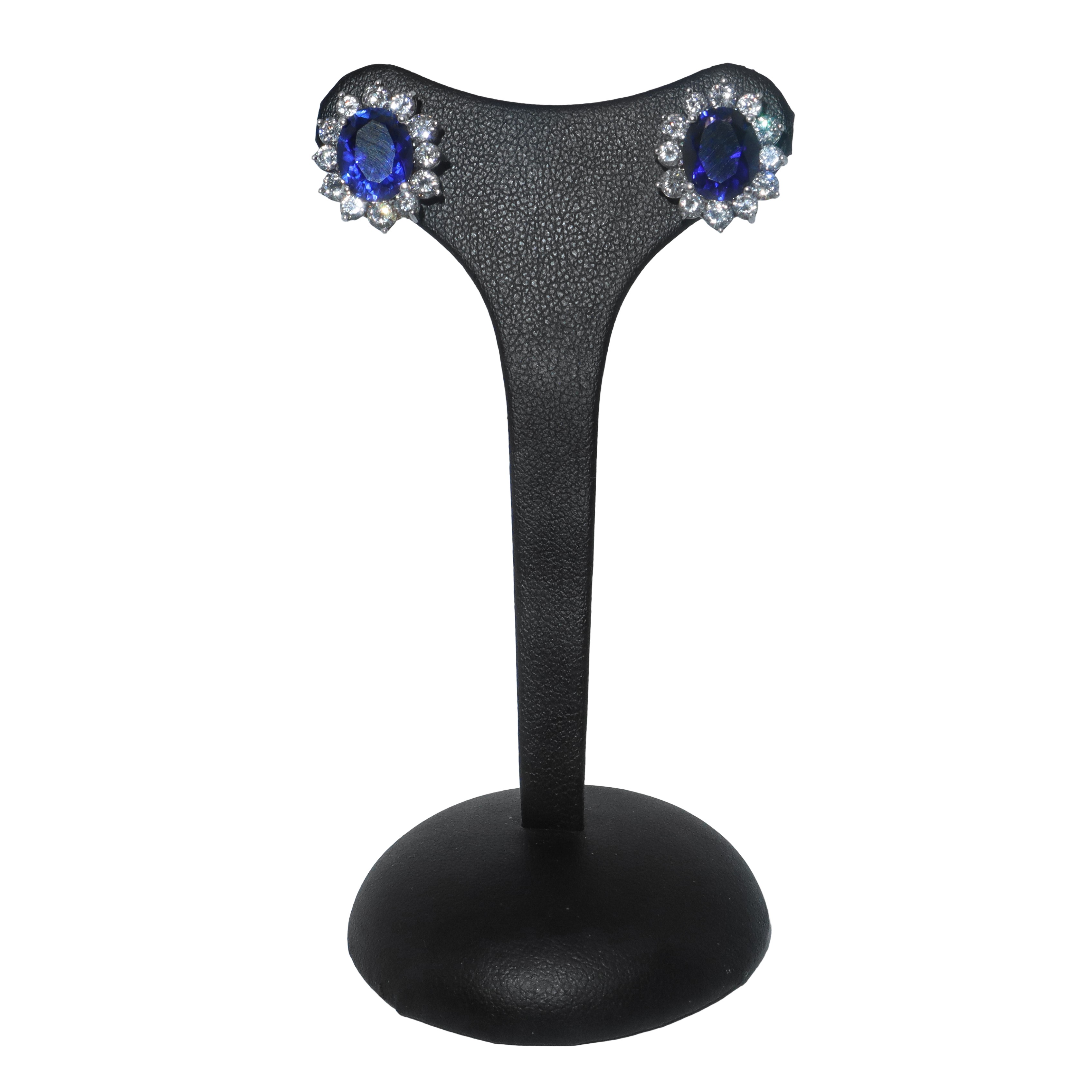 Parure in argento composta da anello e orecchini a forma di fiore con pietra blu centrale circond...