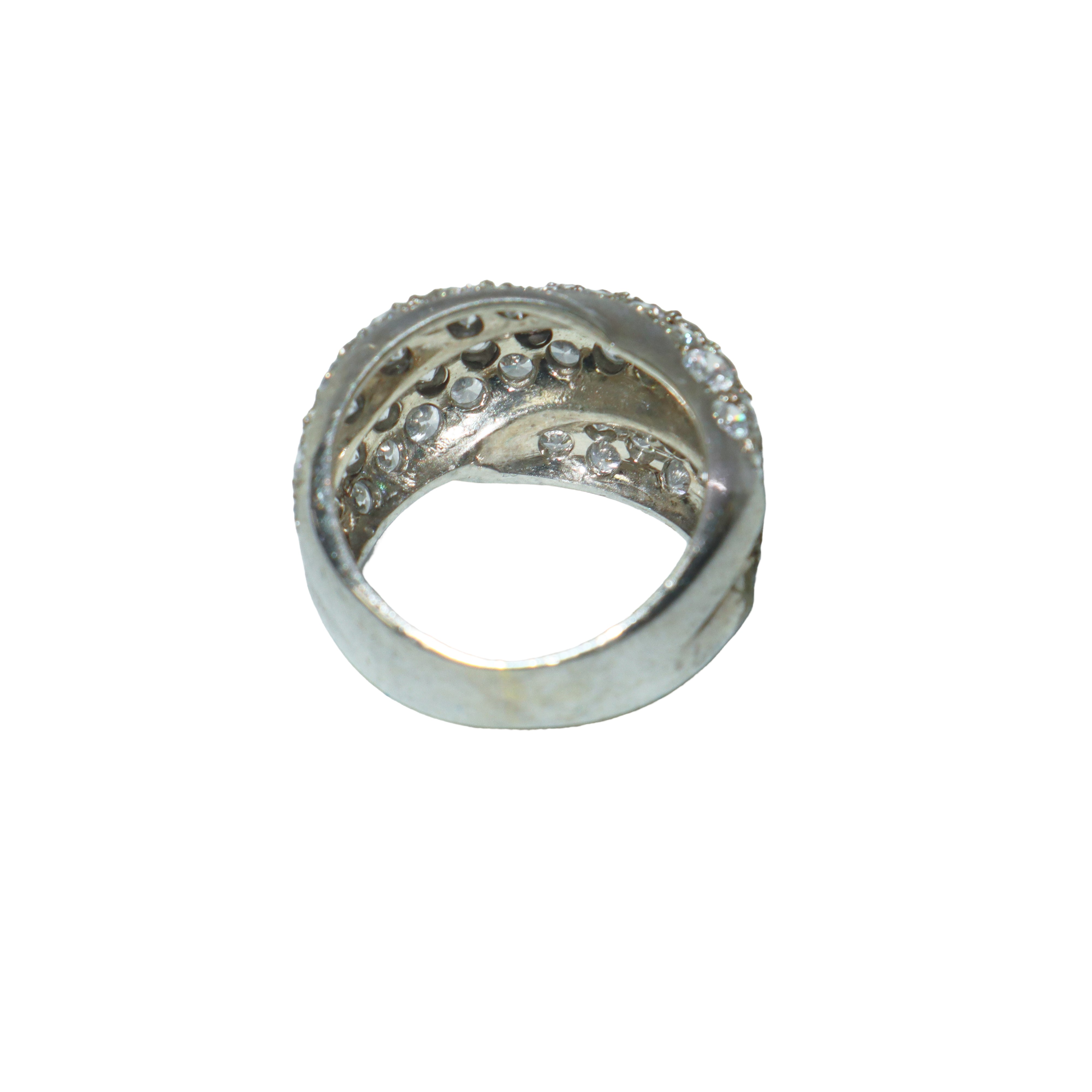 Anello in argento a fascia intrecciata con zirconi pavè