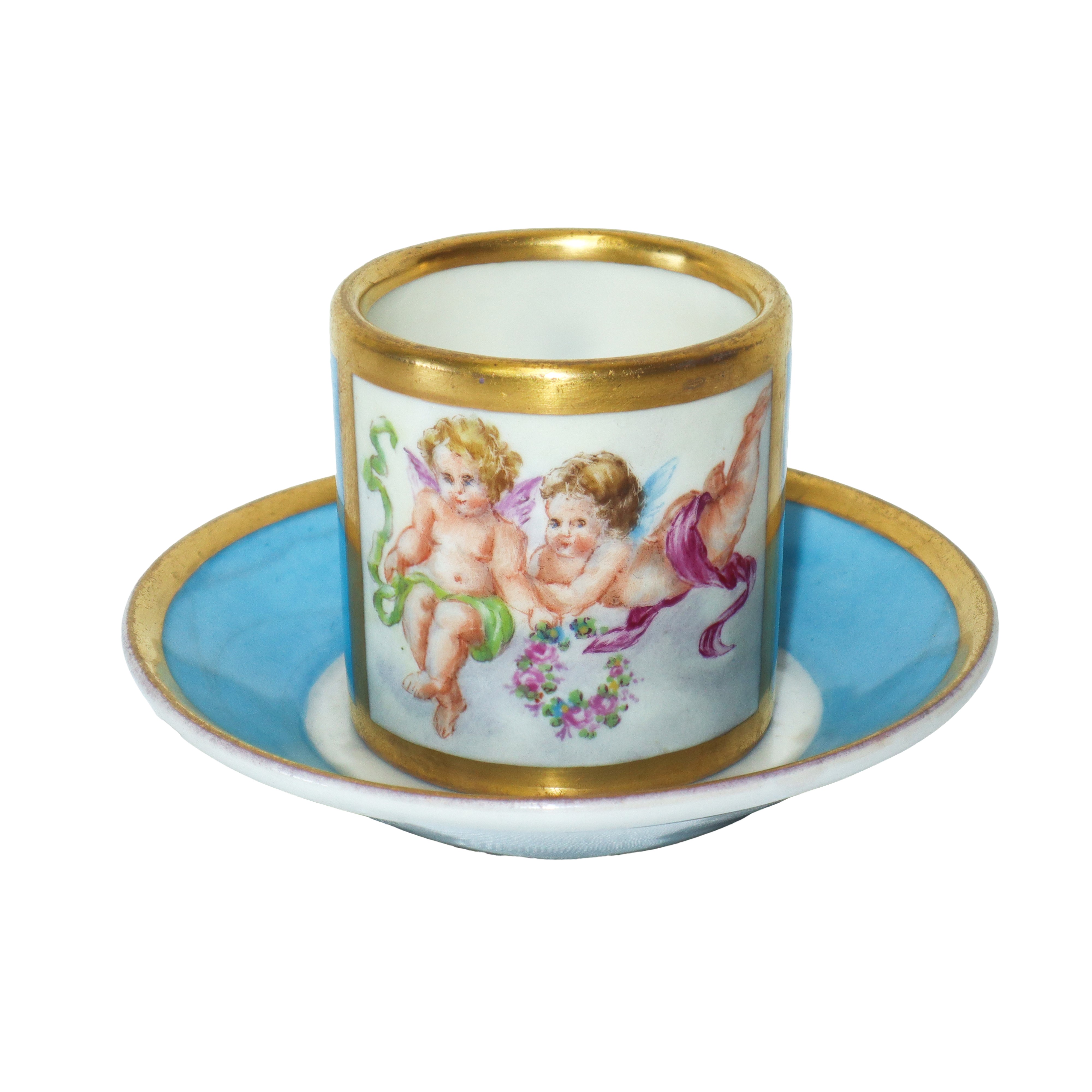 Sei tazzine con piattino in porcellana Sevres dipinte con putti