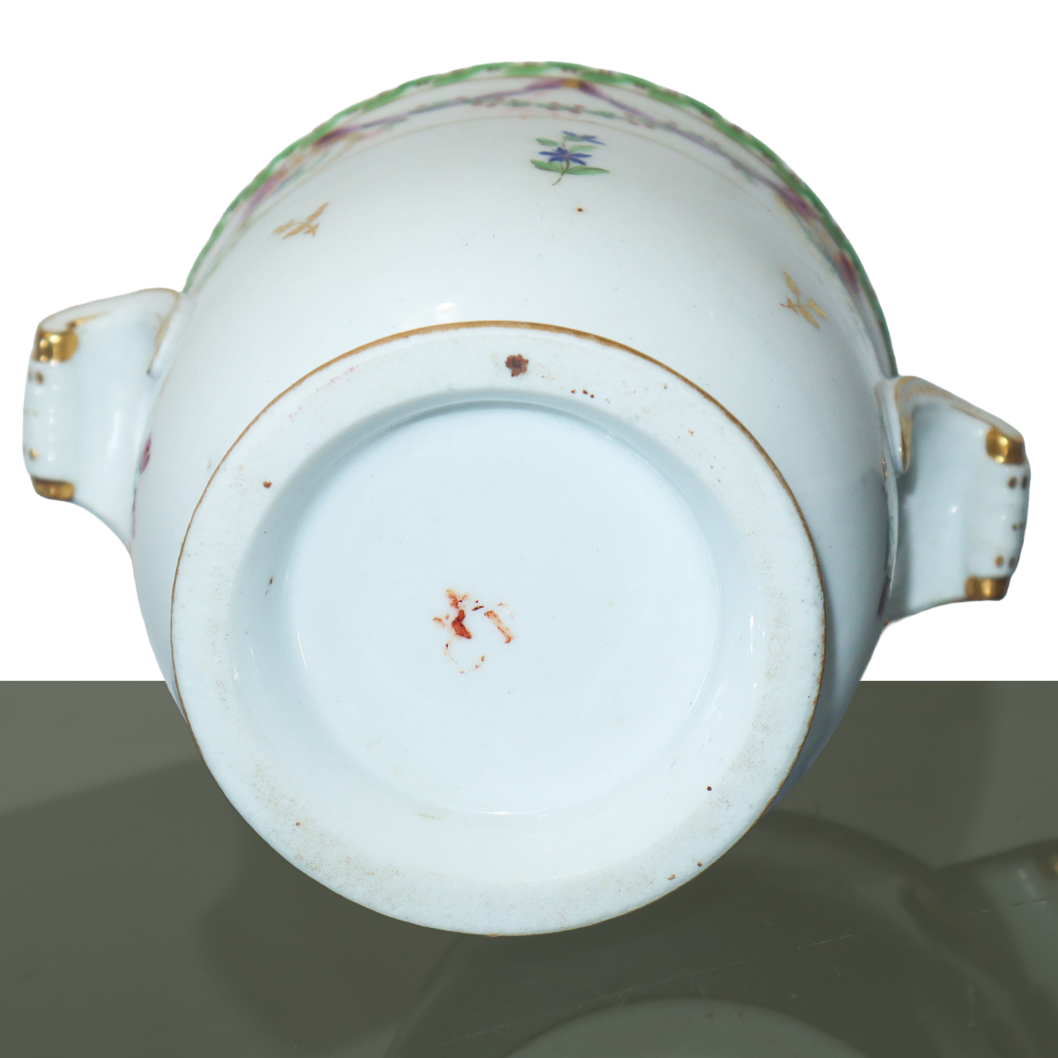 Piccolo cachepot in porcellana con decori floreali e dorature