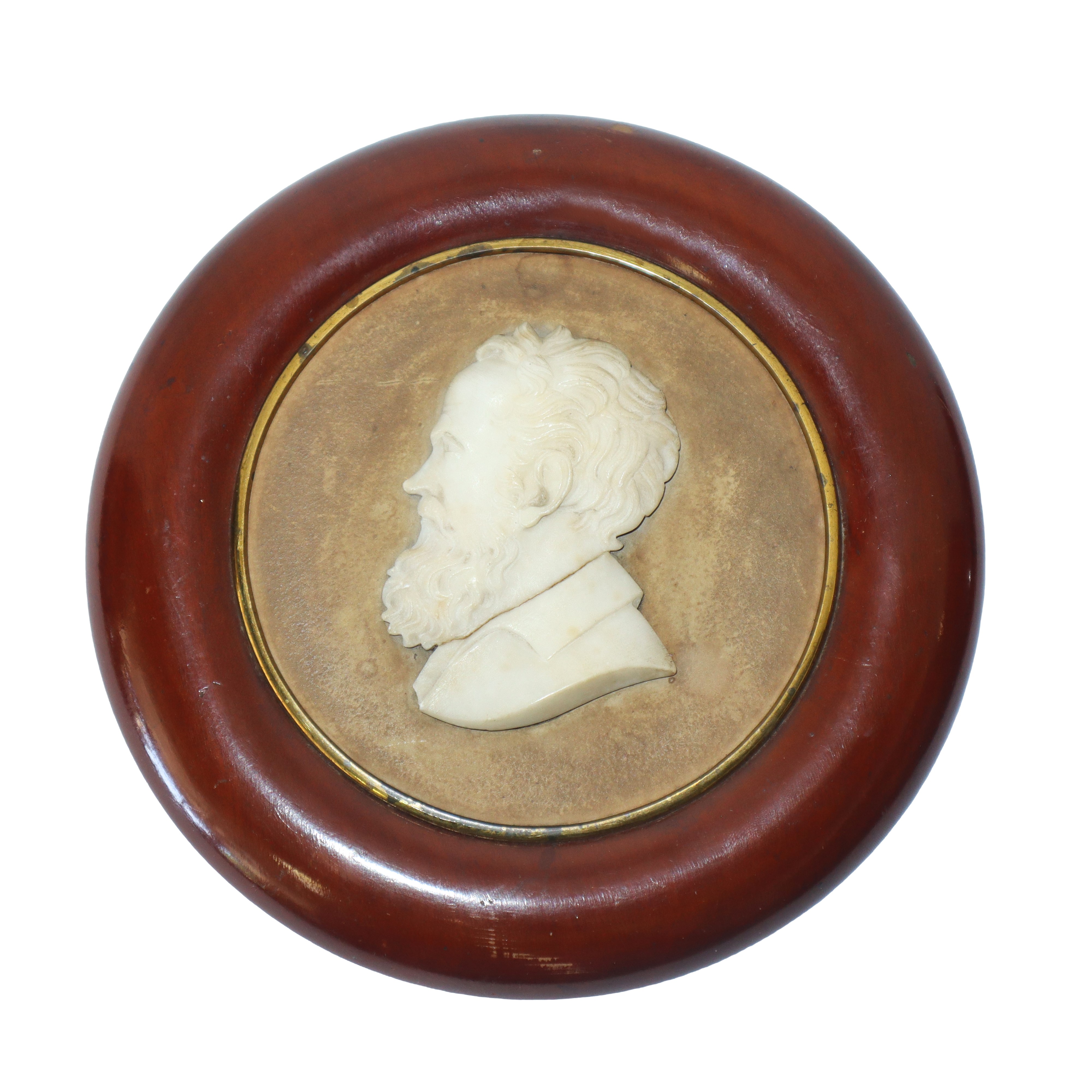 Coppia di placche rotonde in cornice di legno con perfili in oro al centro bassorilievo in alabas...