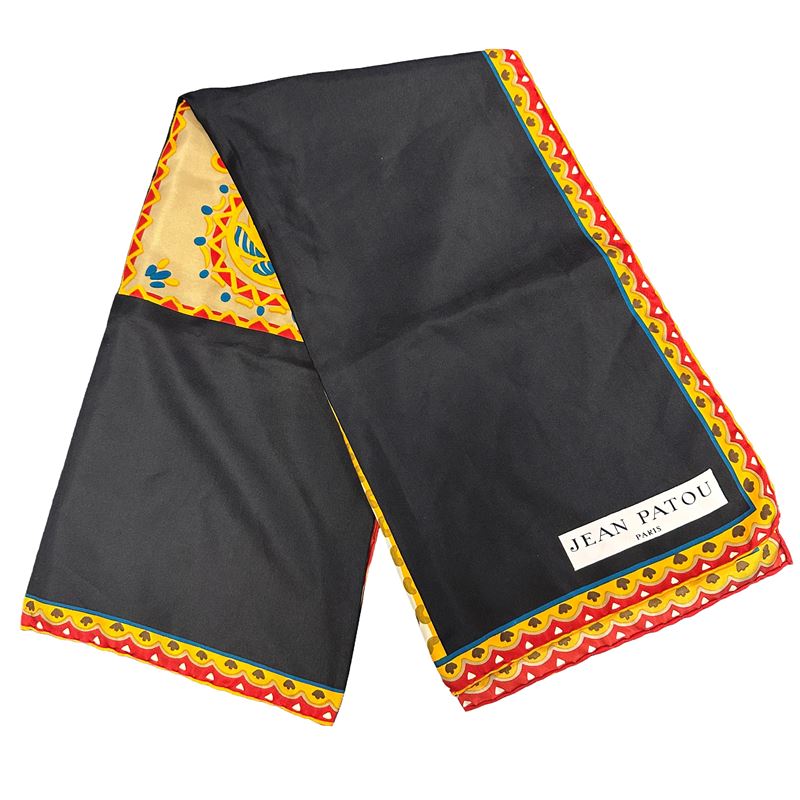 Foulard in seta con motivi paisley su fondo nero