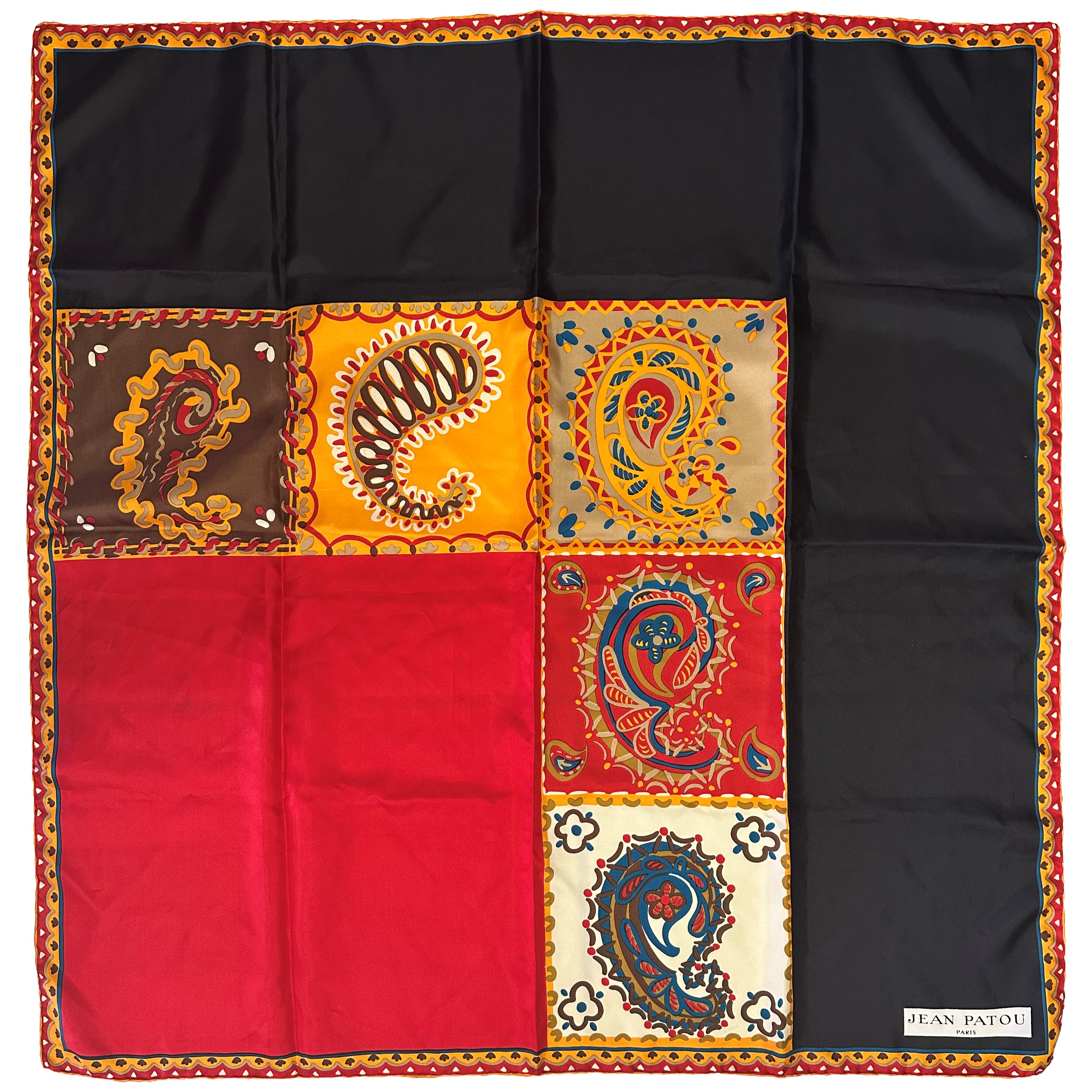 Foulard in seta con motivi paisley su fondo nero