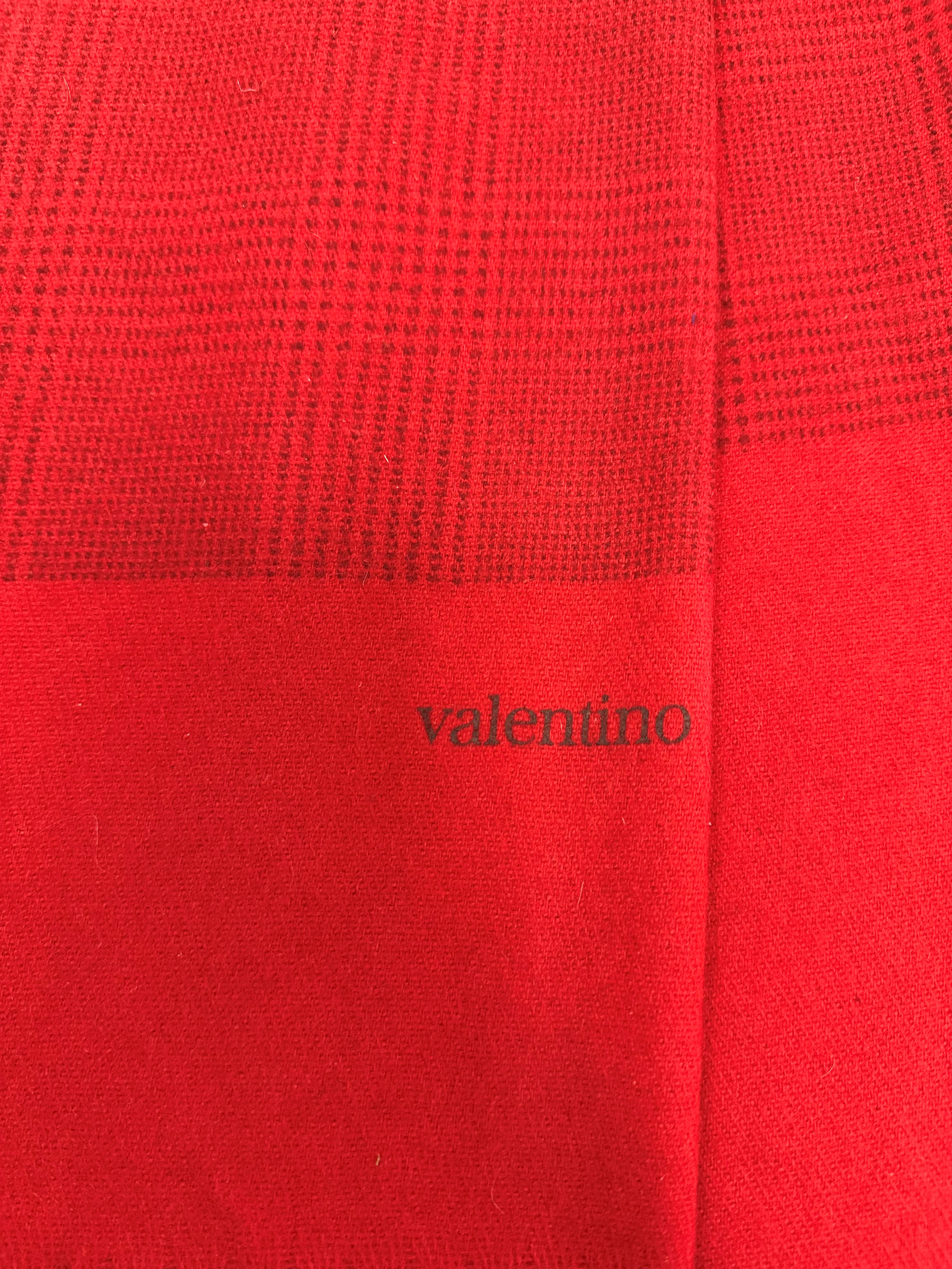 Sciarpa in lana rossa con frange