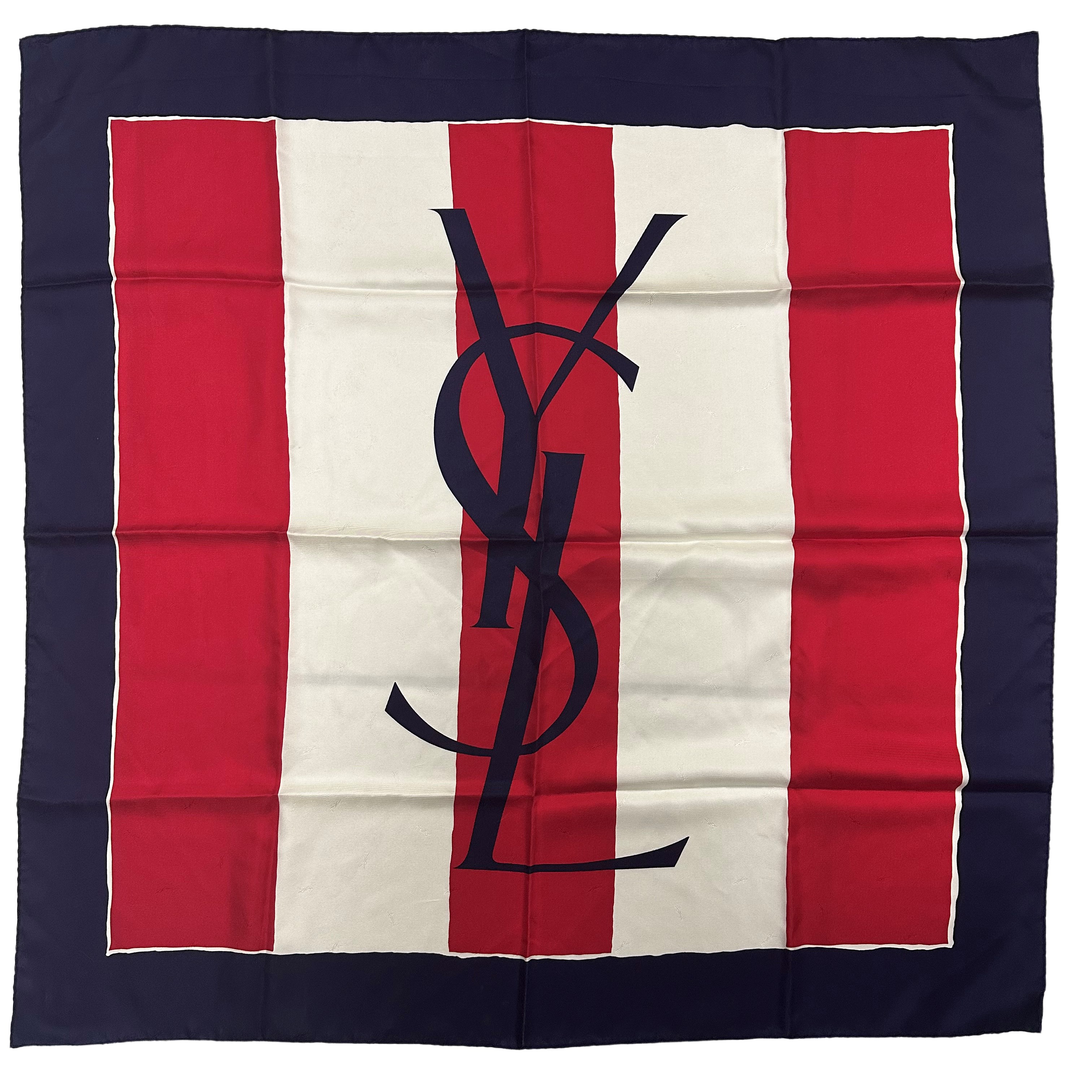 Foulard in seta con grande iconico logo centrale