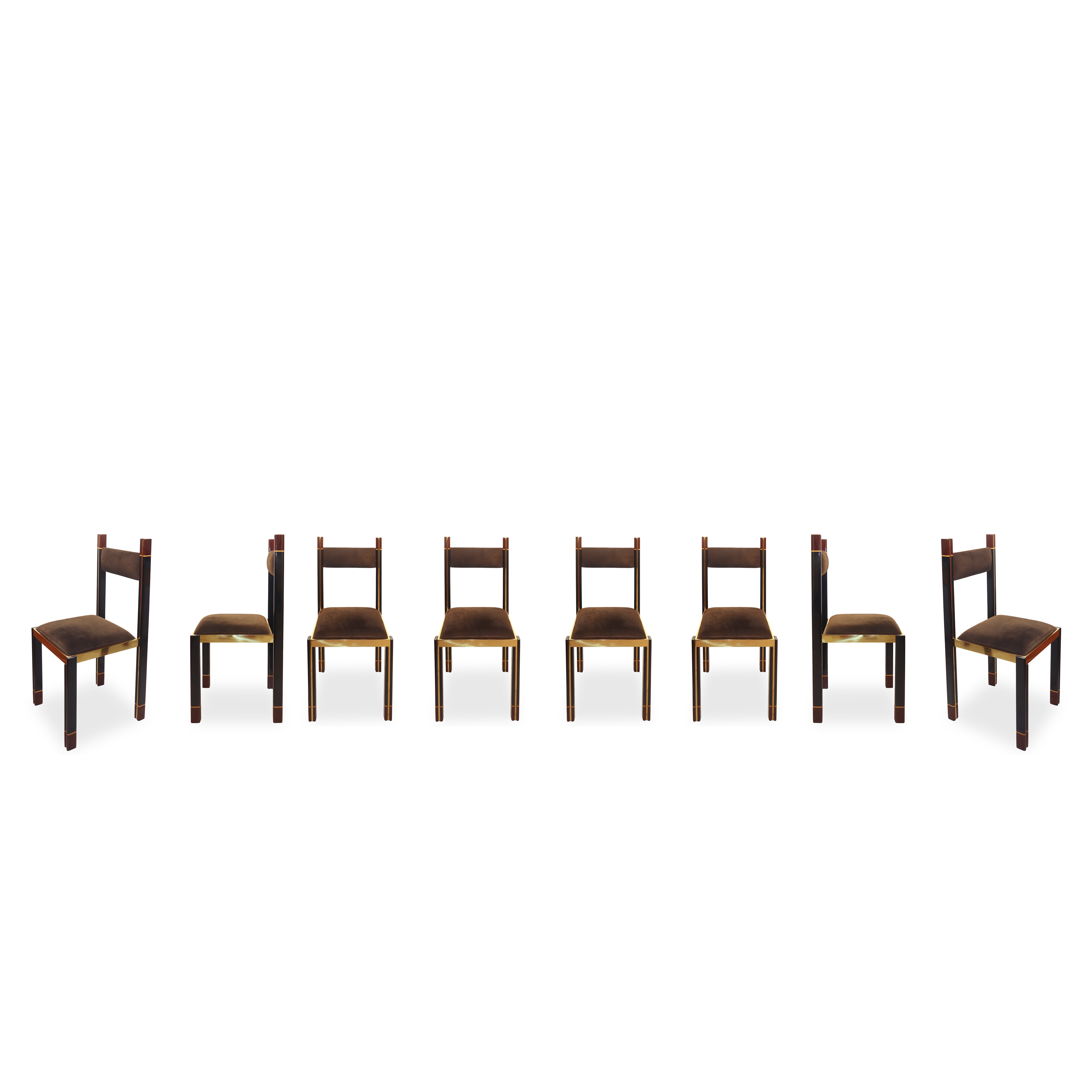 Tavolo quadrato e 8 sedie in ottone impiallacciato in mogano e padouk con intarsi in legno d'acer...