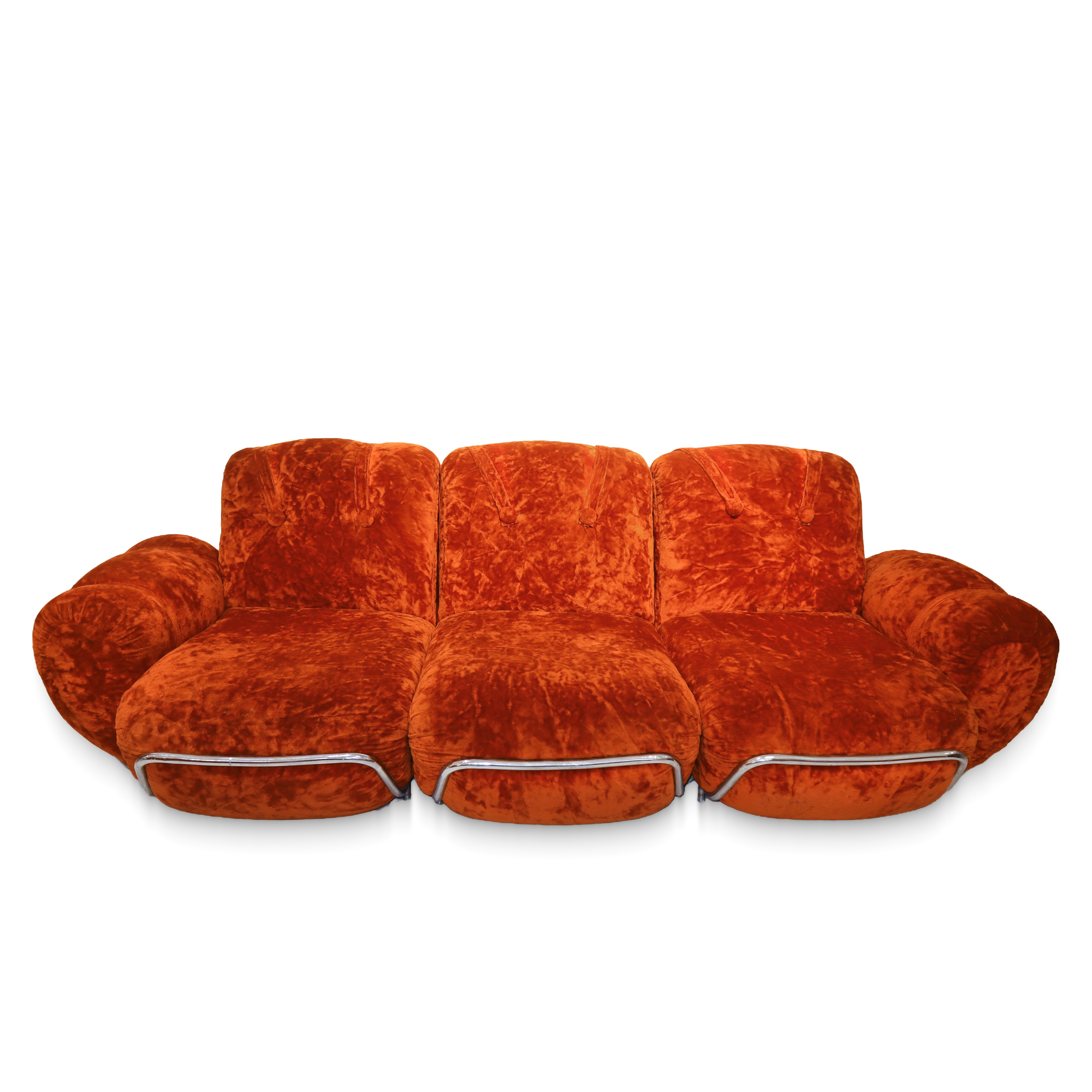 Divano a tre posti con poltrona con braccioli e poltrona con poggiatestasta