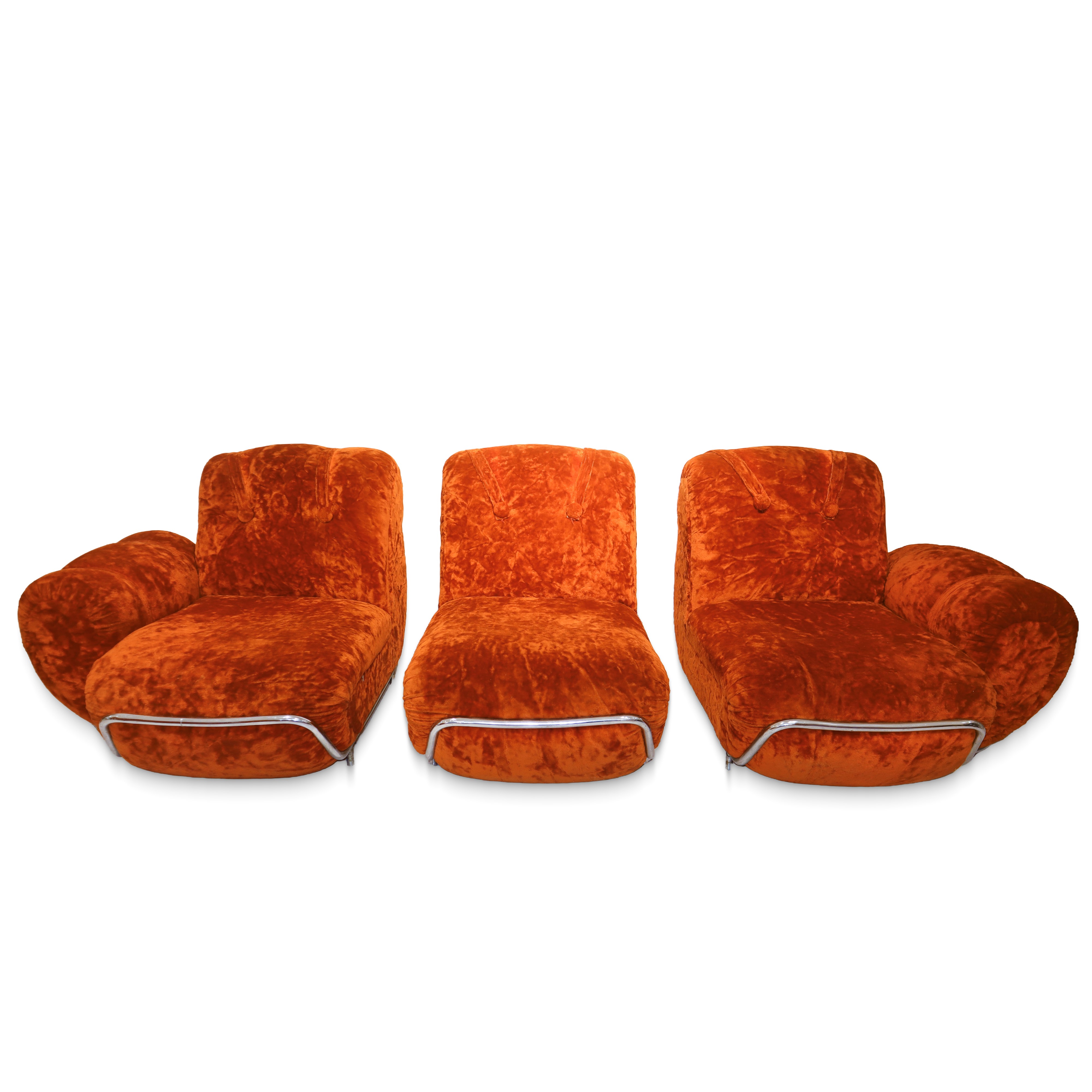 Divano a tre posti con poltrona con braccioli e poltrona con poggiatestasta