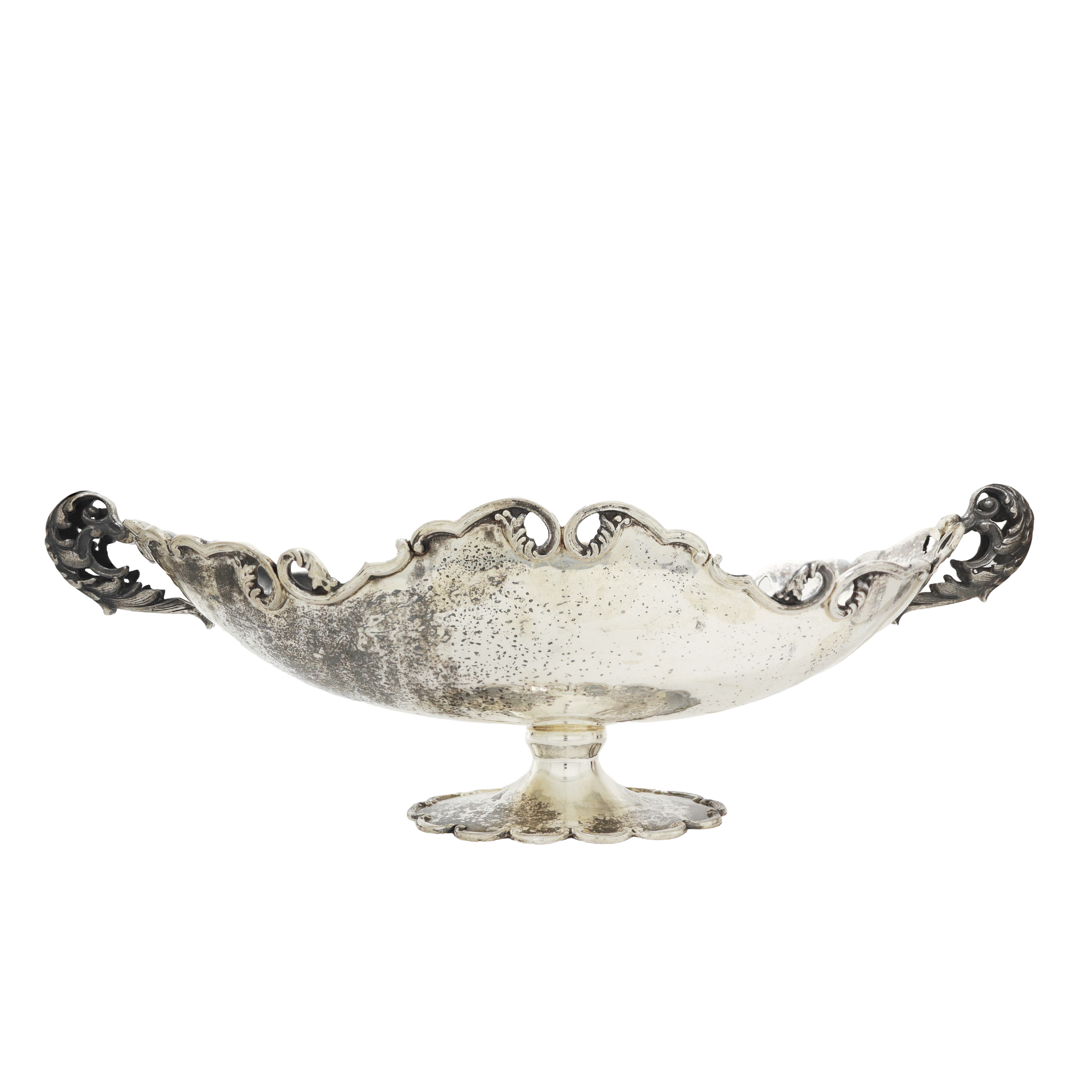 Ciatta in argento con prese a foglie