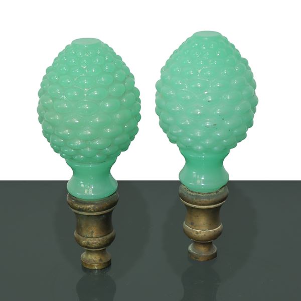 Coppia di pomoli in vetro di Murano verde e ottone dorato