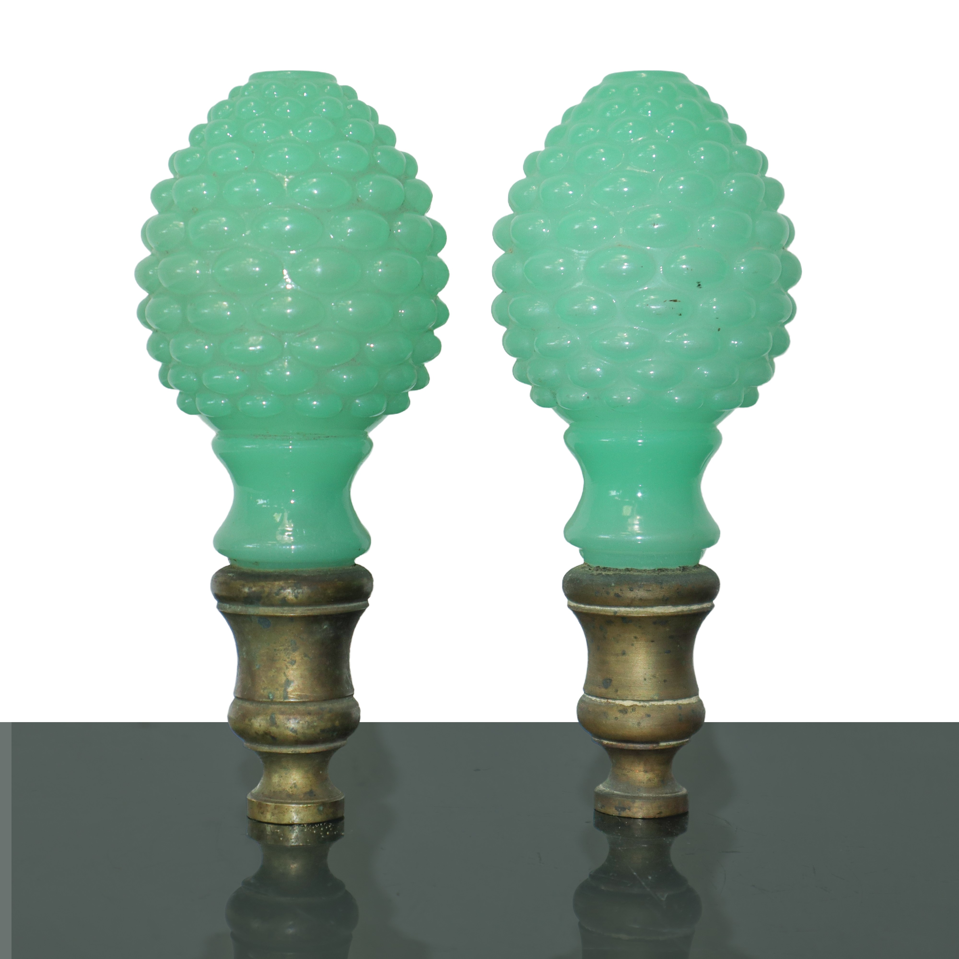 Coppia di Pomoli in Vetro di Murano Verde e Ottone Dorato