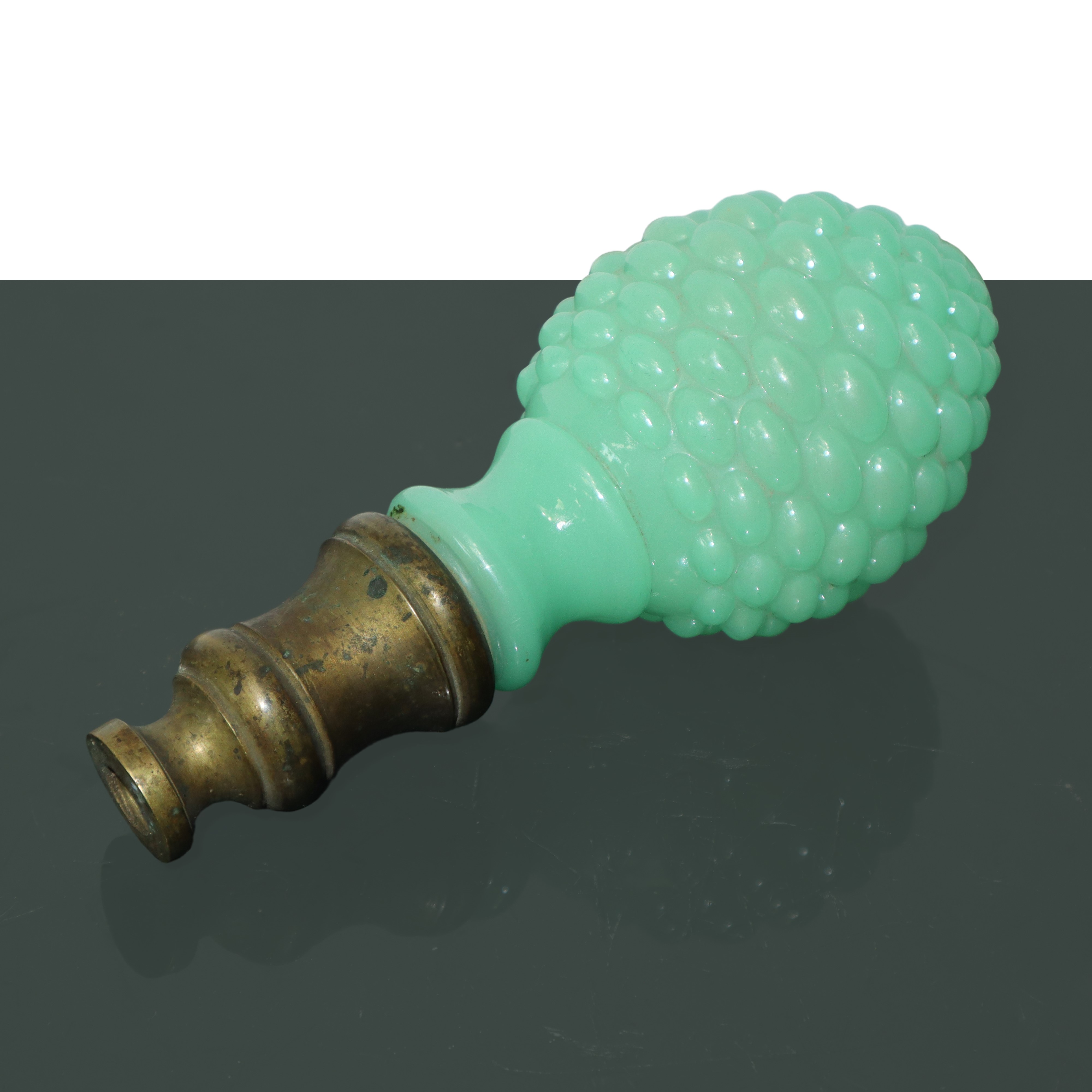 Coppia di Pomoli in Vetro di Murano Verde e Ottone Dorato
