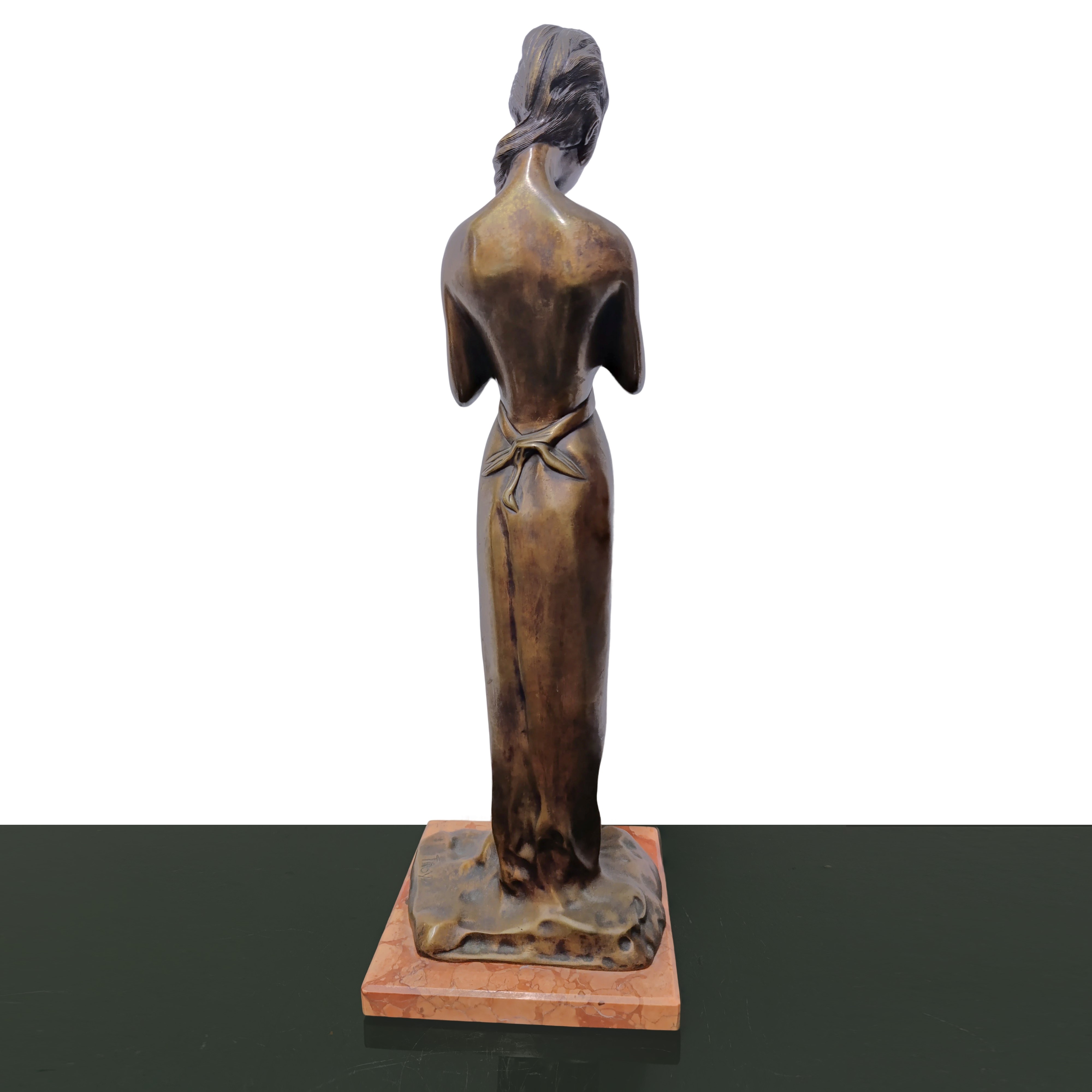 Donna con Treccia, Scultura in Bronzo.
