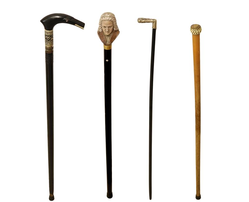 Gruppo di 4 Bastoni Assortiti