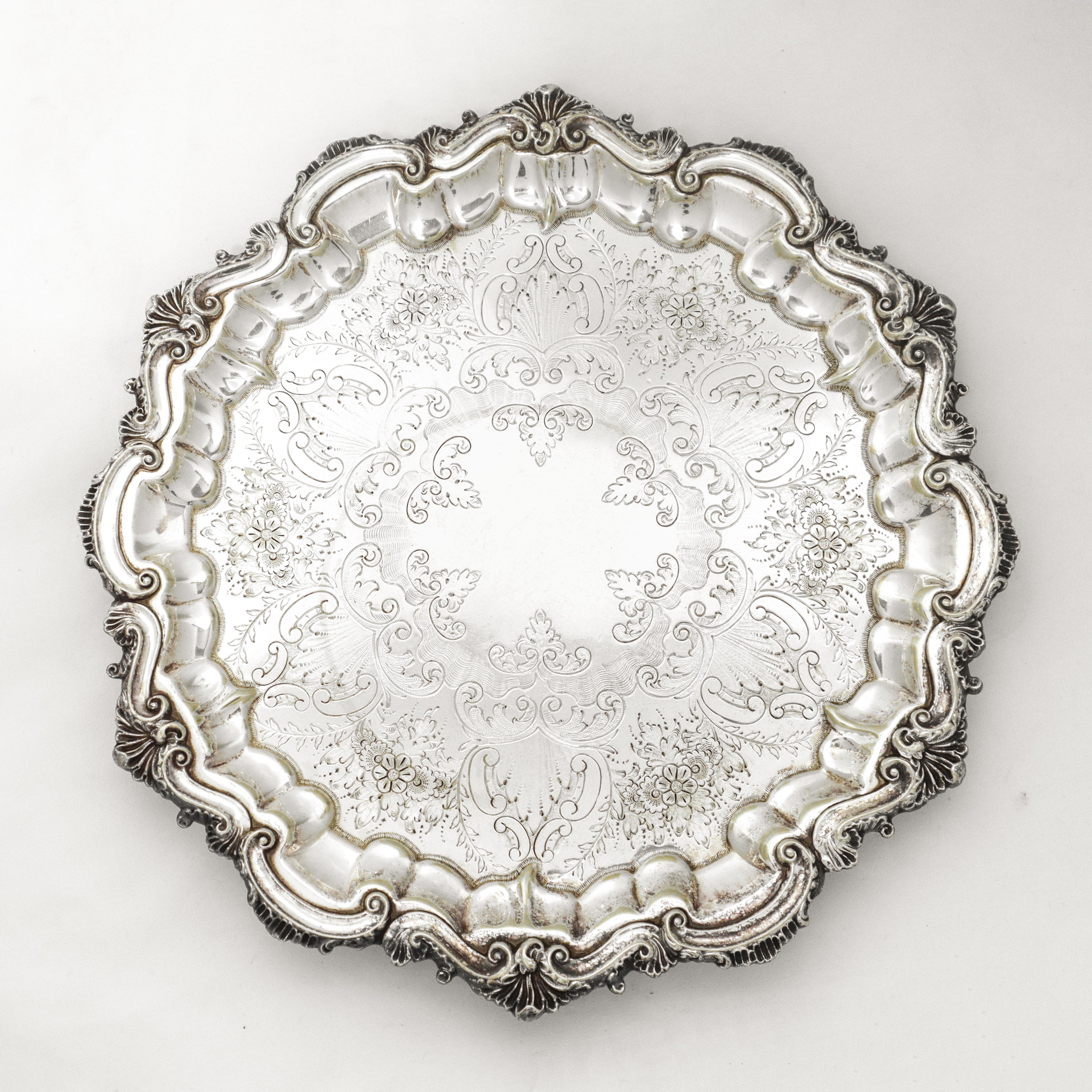 Piatto decorativo a motivi floreali in sheffield