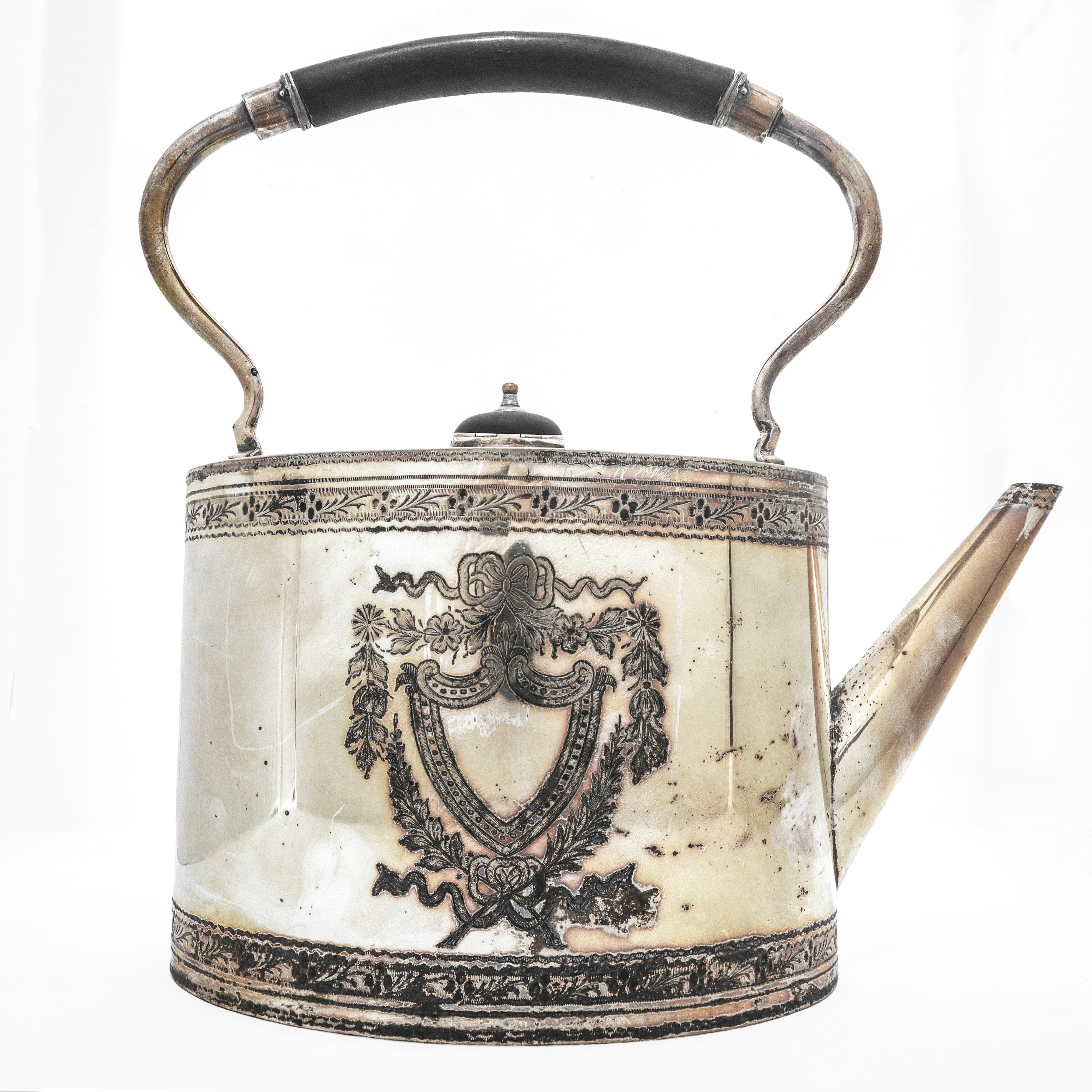 Teiera in sheffield con decori fronte e retro
