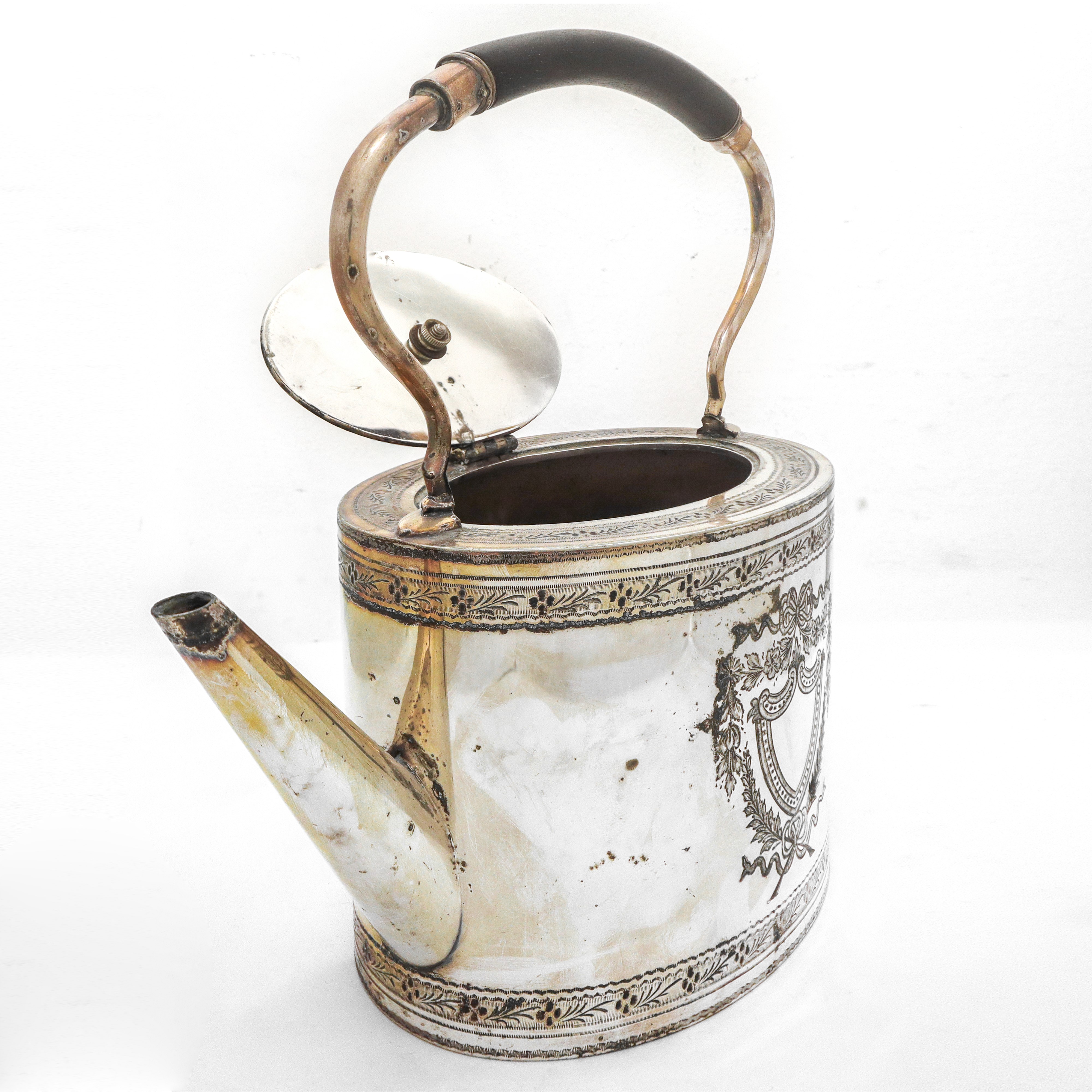 Teiera in sheffield con decori fronte e retro