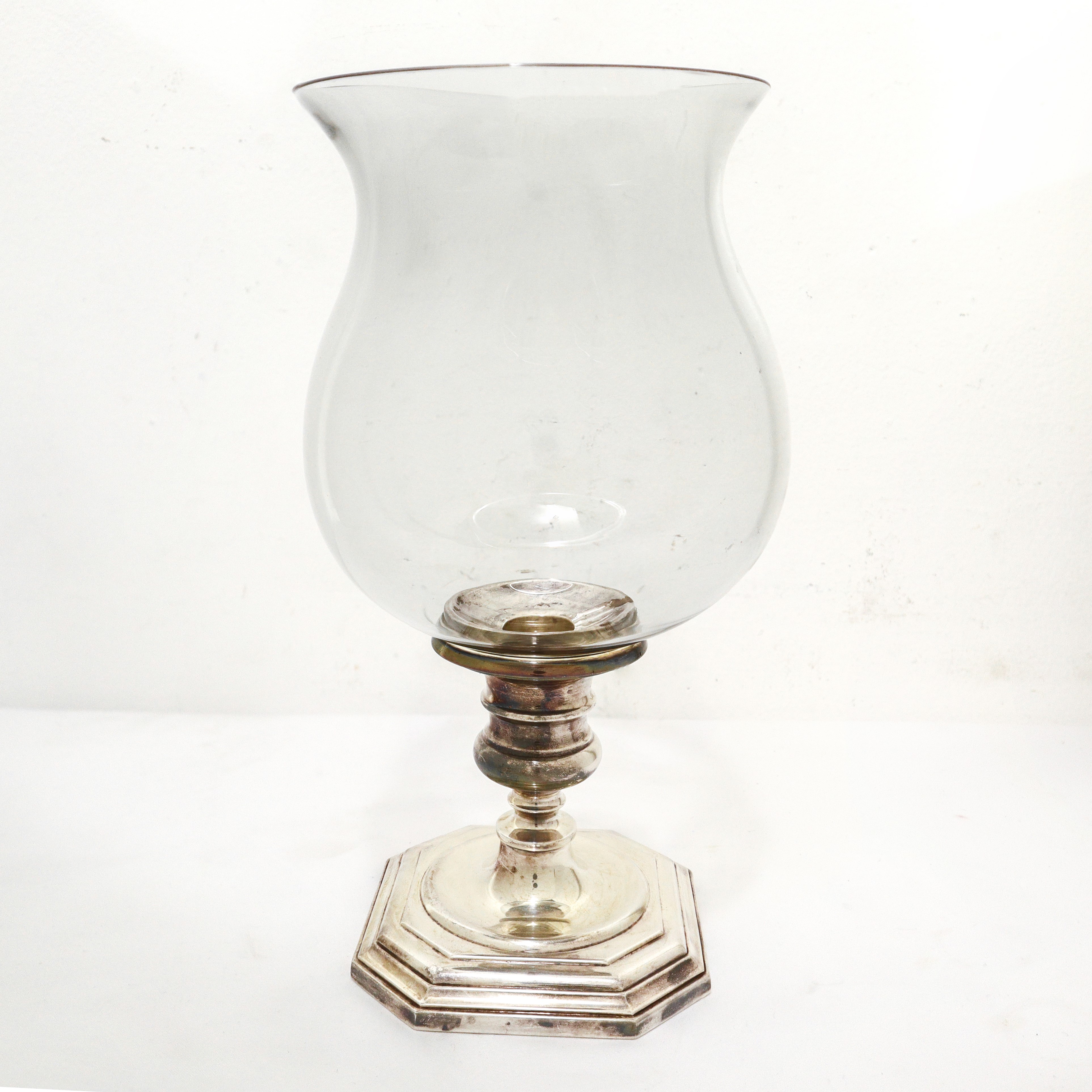 Portacandela con base in argento 800.