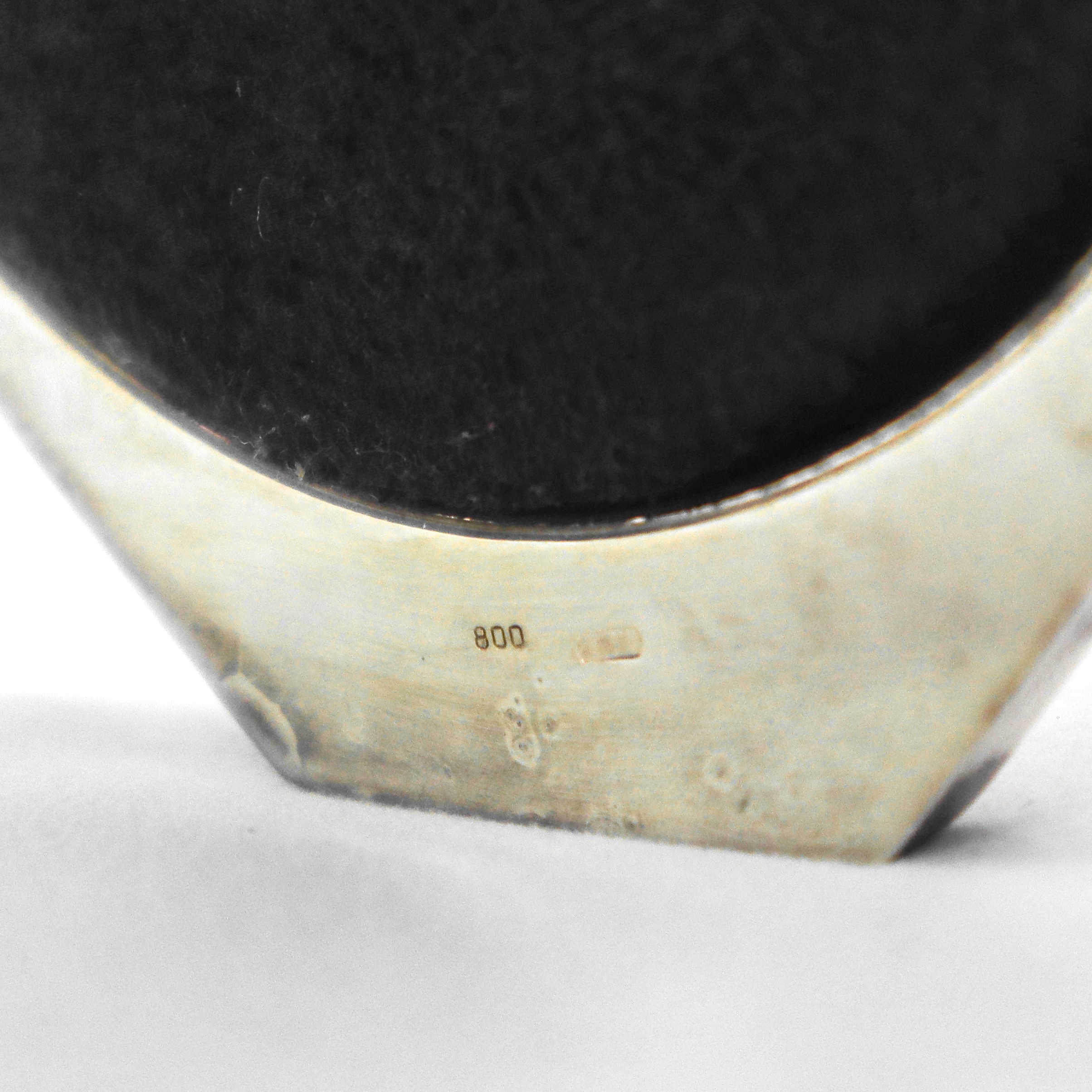 Portacandela con base in argento 800.