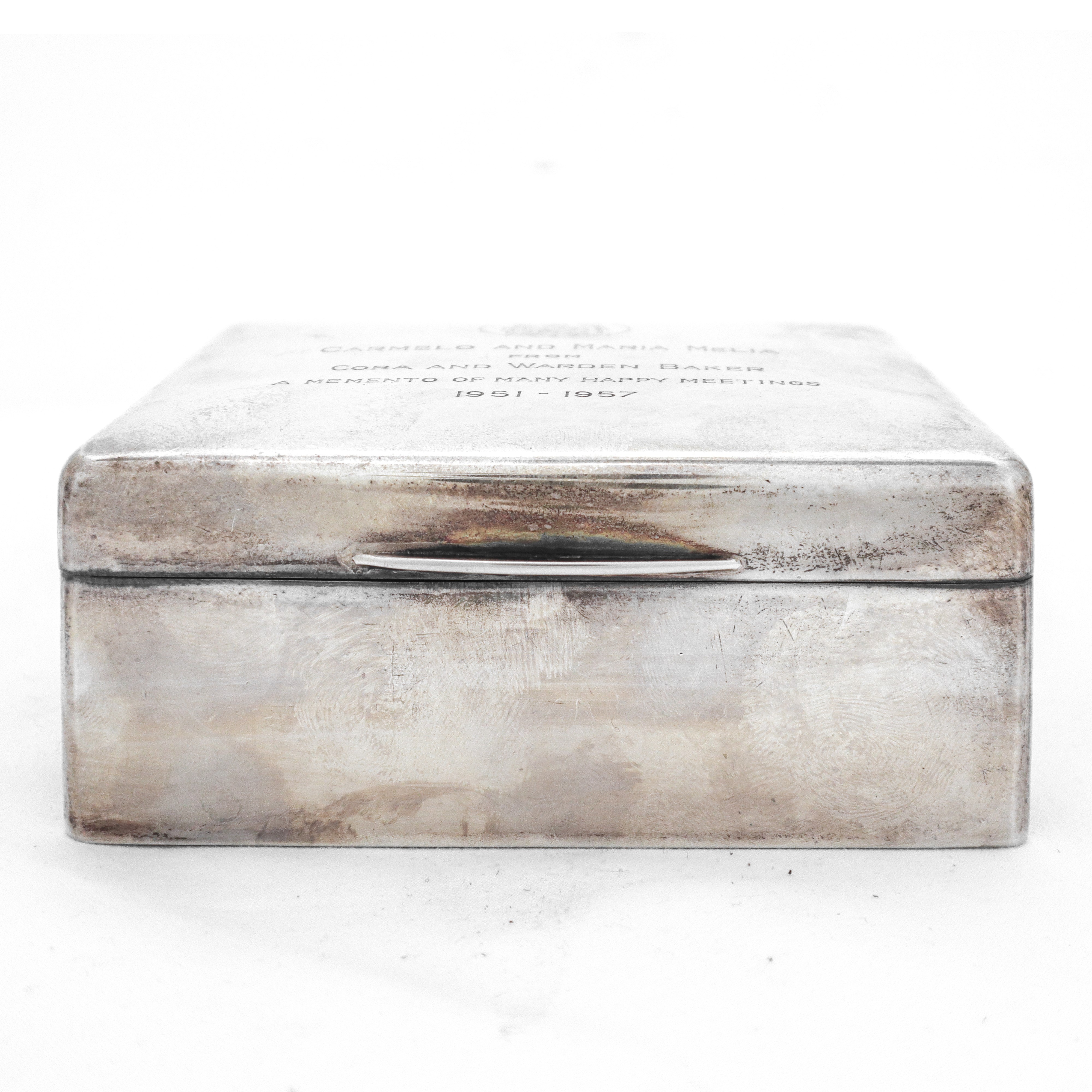 Scatola Rivestita in Argento con Iniziali e Scritta Commemorativa