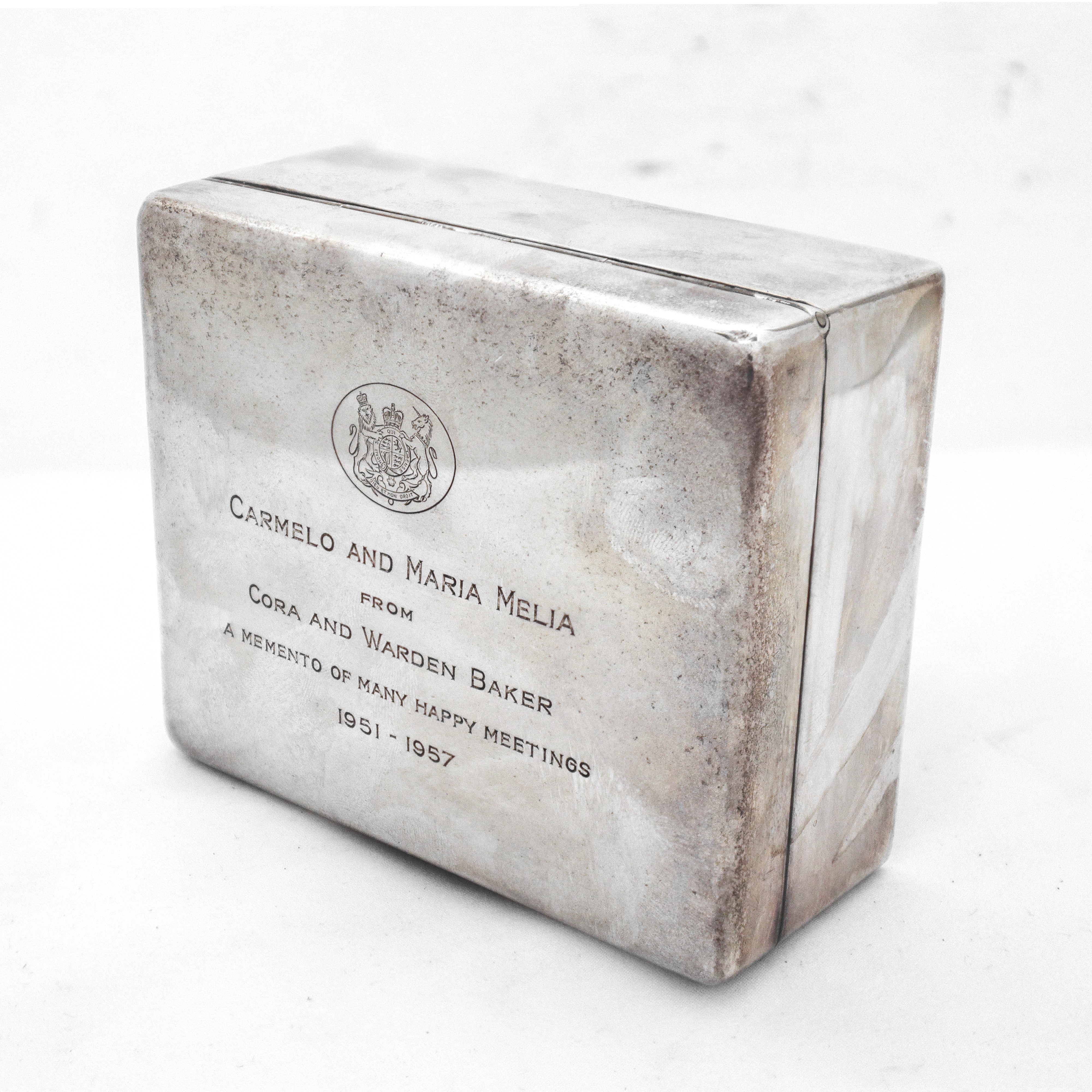 Scatola Rivestita in Argento con Iniziali e Scritta Commemorativa