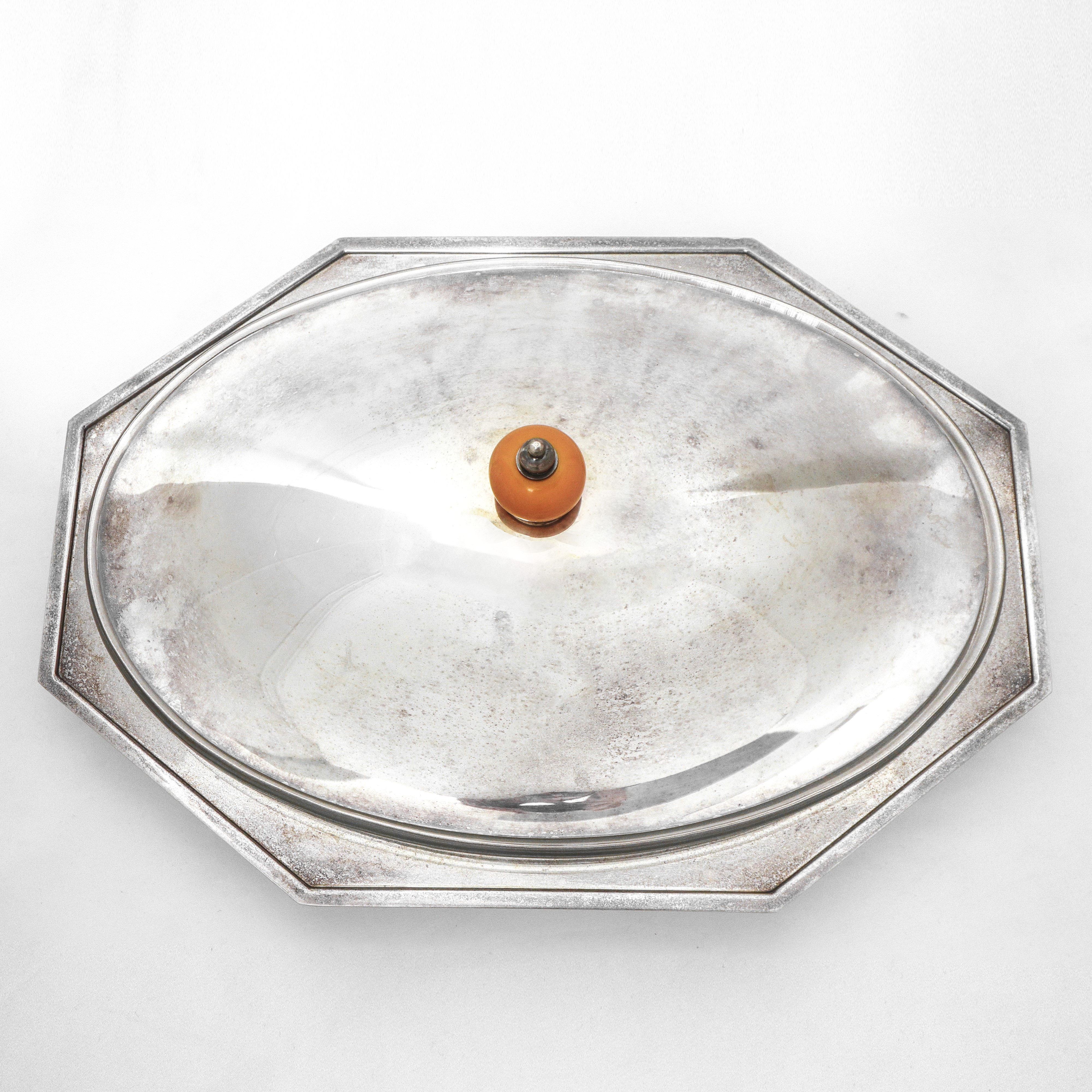 Pirofila ovale in sheffield con pyrex all'interno e presa gialla sul coperchio