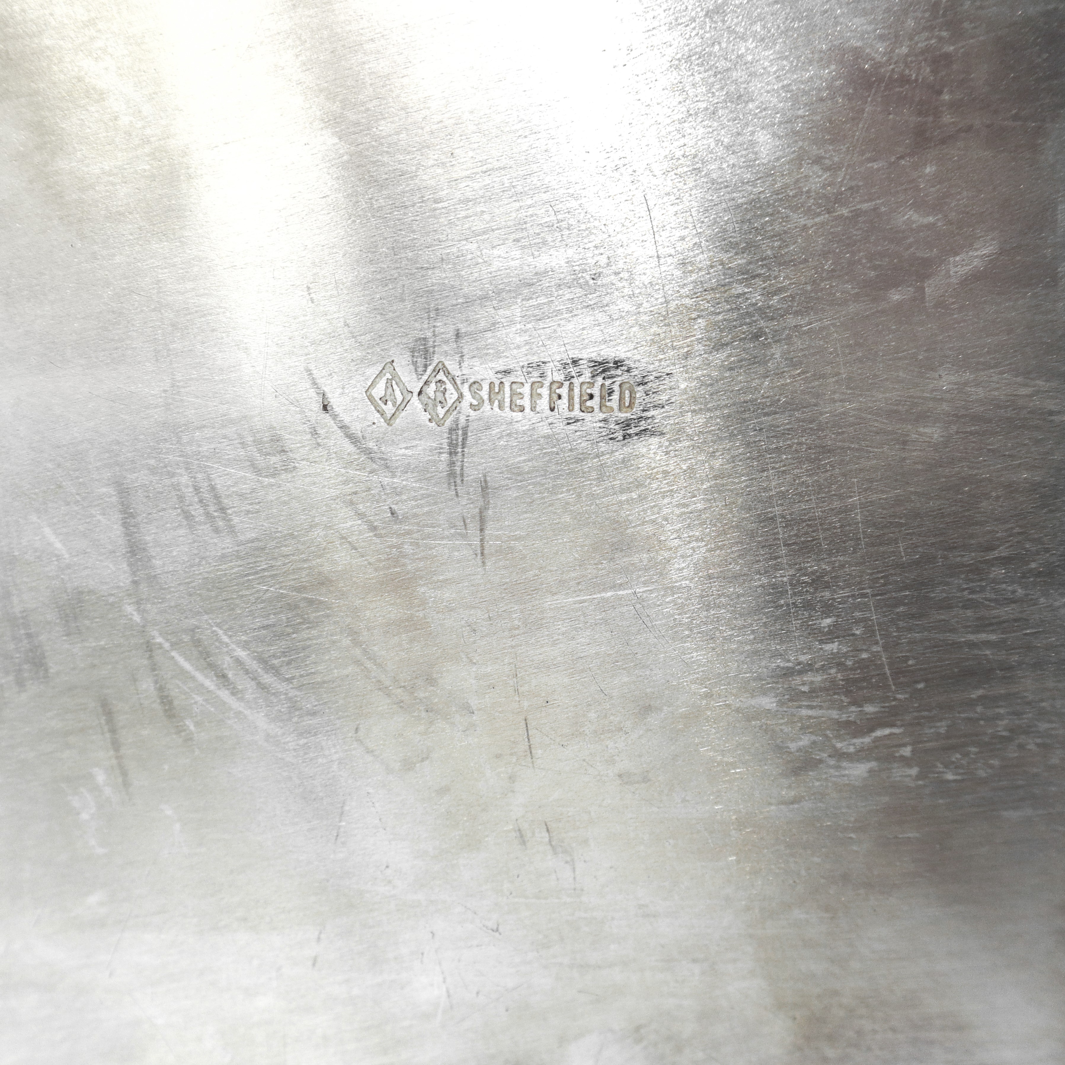 Grande vassoio ovale in sheffield con bordo decorato