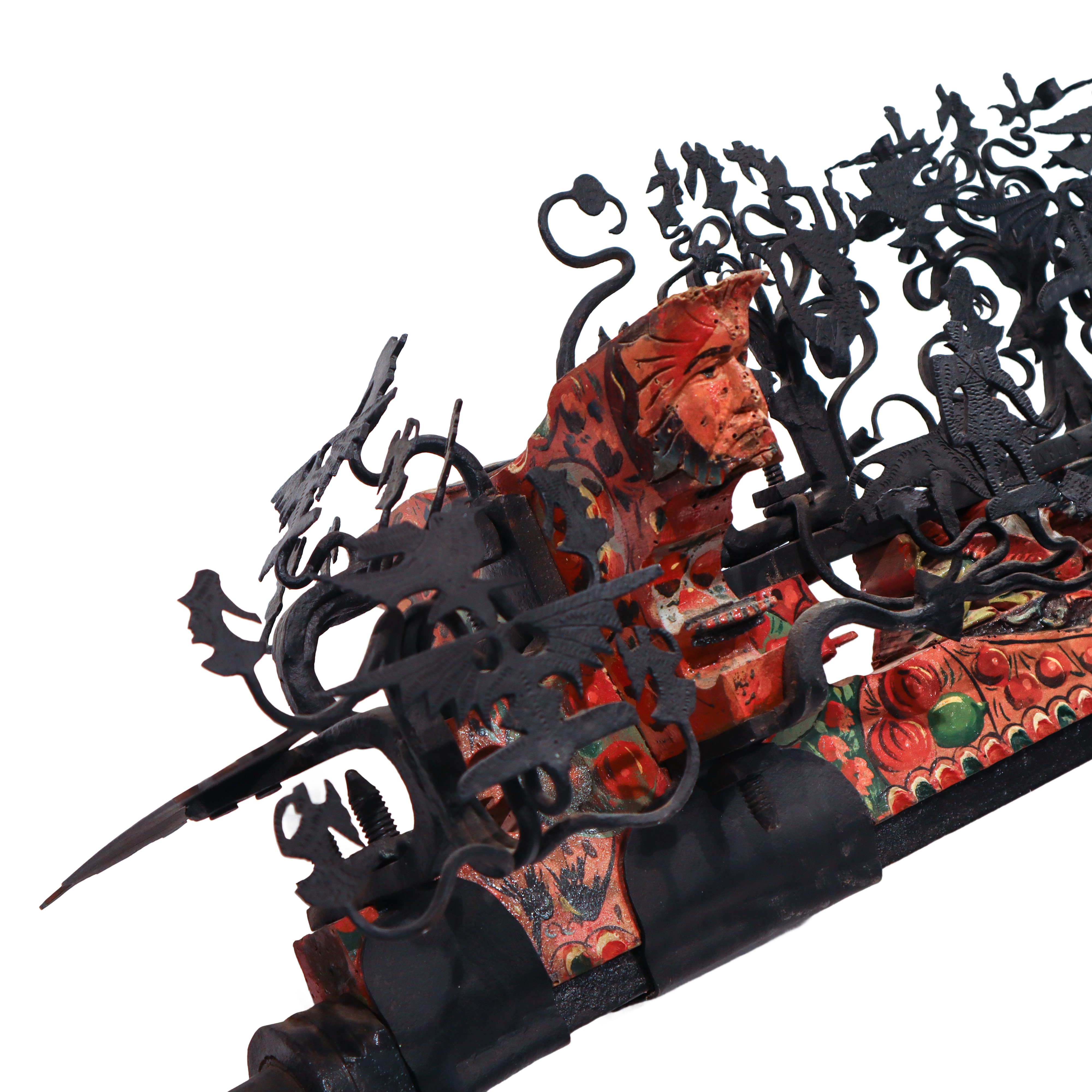 Frammento di carretto, cascia di fusu, in legno scolpito e dipinto con ferro forgiato in stile ba...