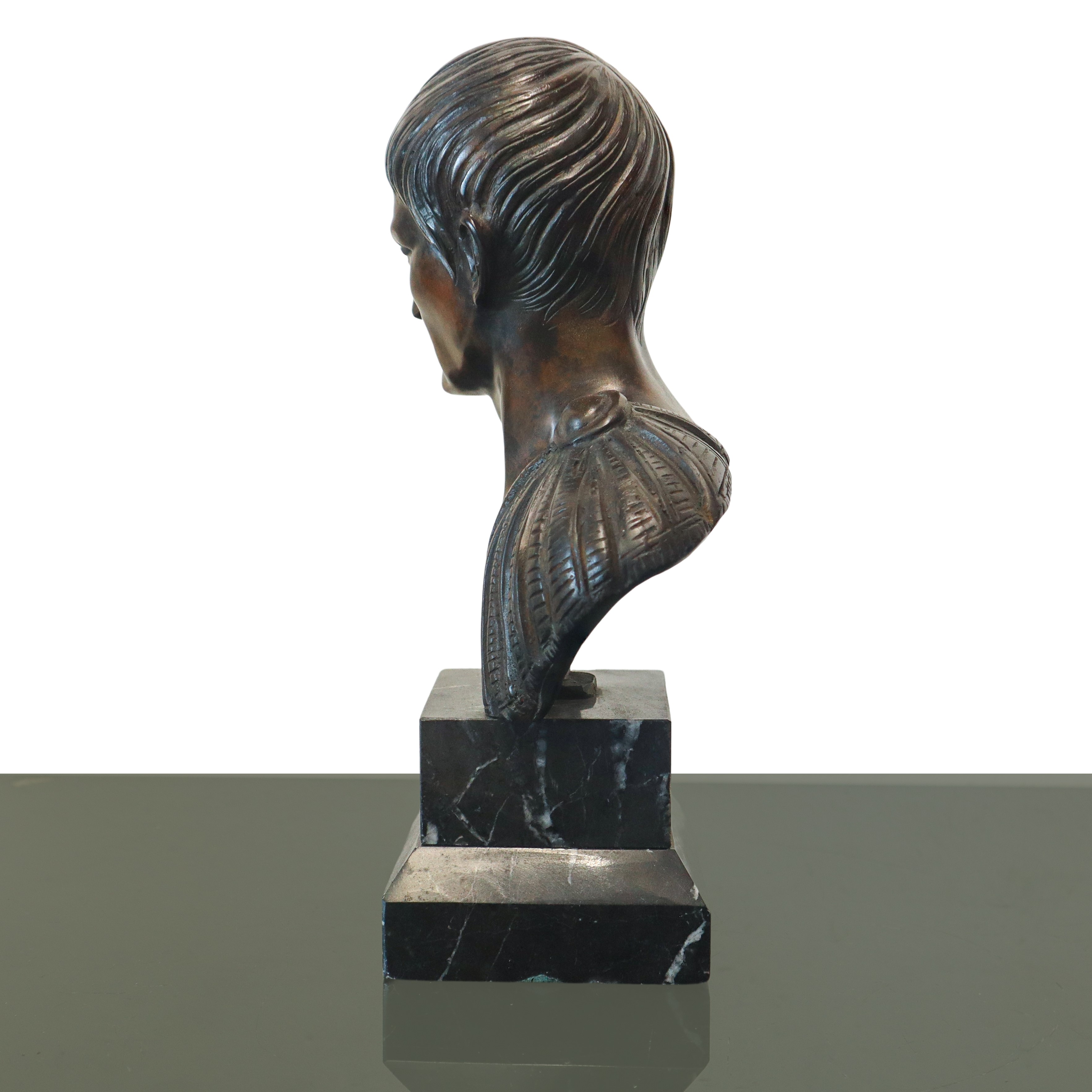Scultore del XX secolo, Busto di nobile romano in bronzo con base in marmo