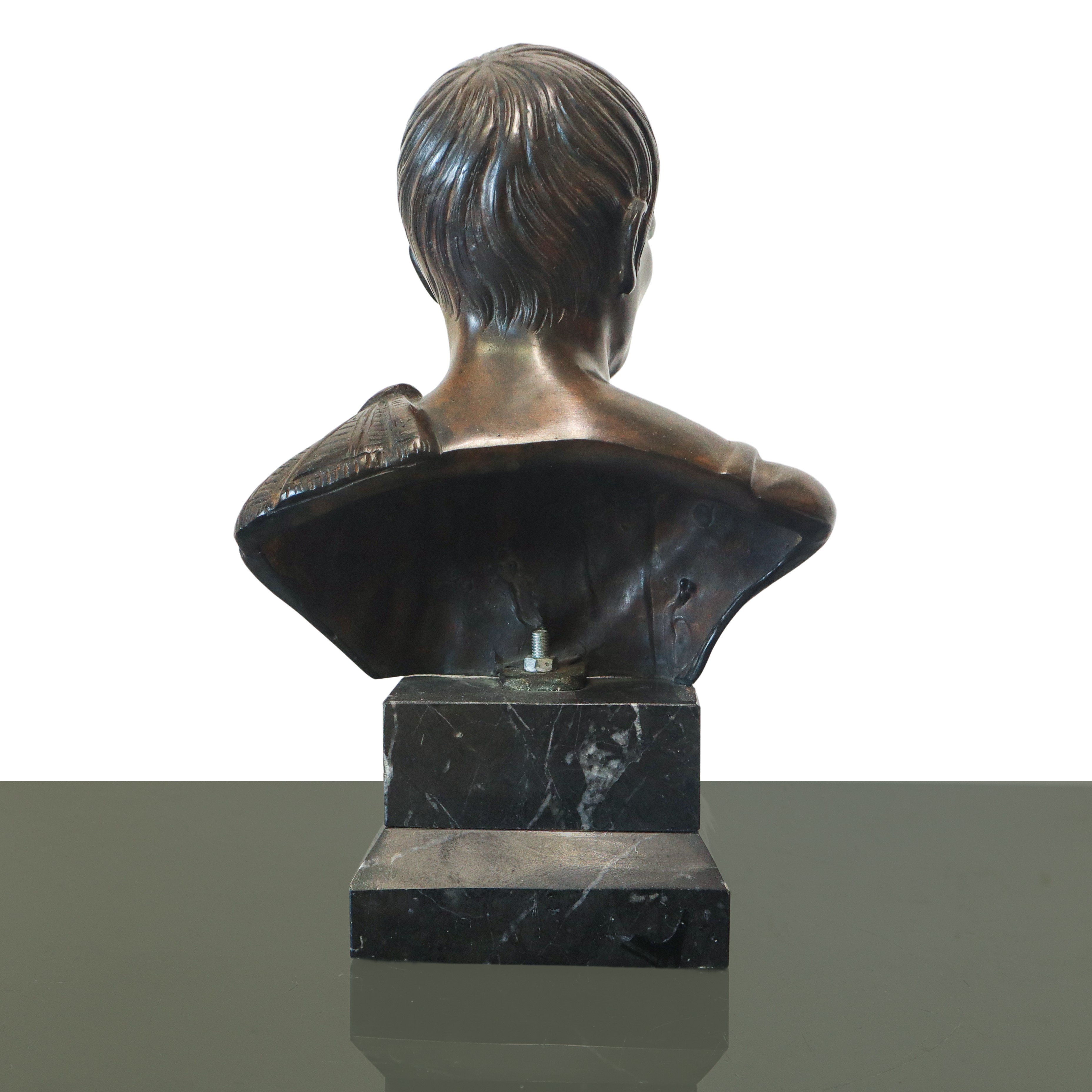 Scultore del XX secolo, Busto di nobile romano in bronzo con base in marmo