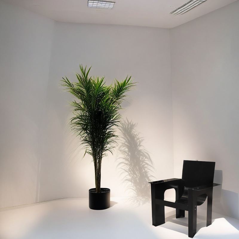 Poltrona Alias omaggio a Rietveld in lamiera di alluminio piegata e rivettata