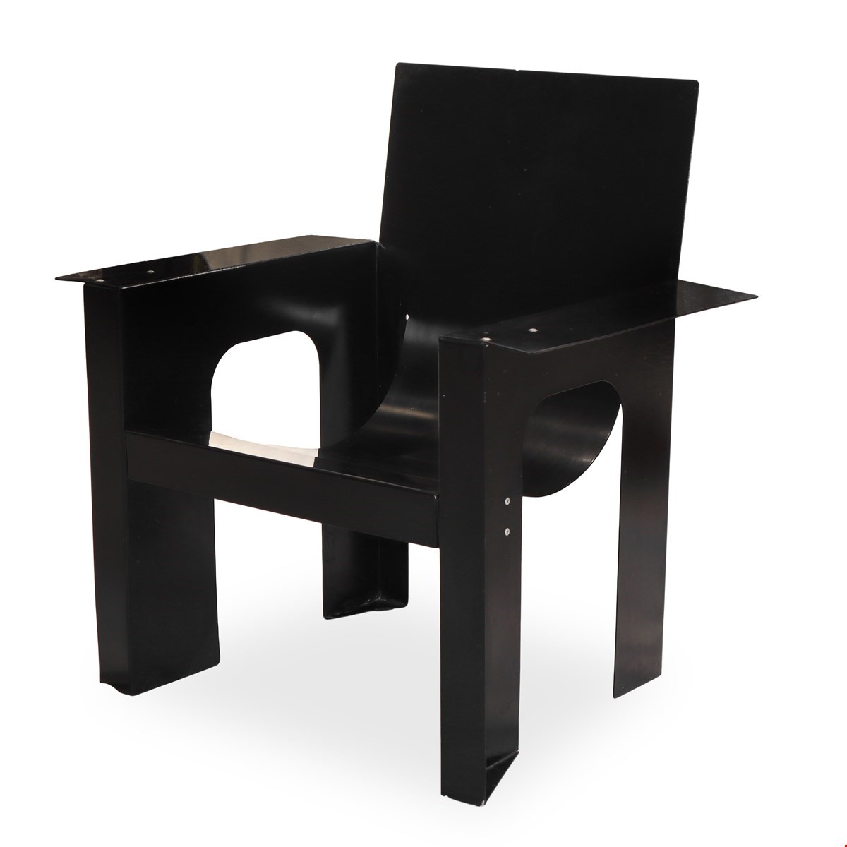 Poltrona Alias omaggio a Rietveld in lamiera di alluminio piegata e rivettata