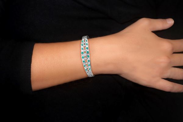 White gold bracelet with emeralds and brilliant cut diamonds