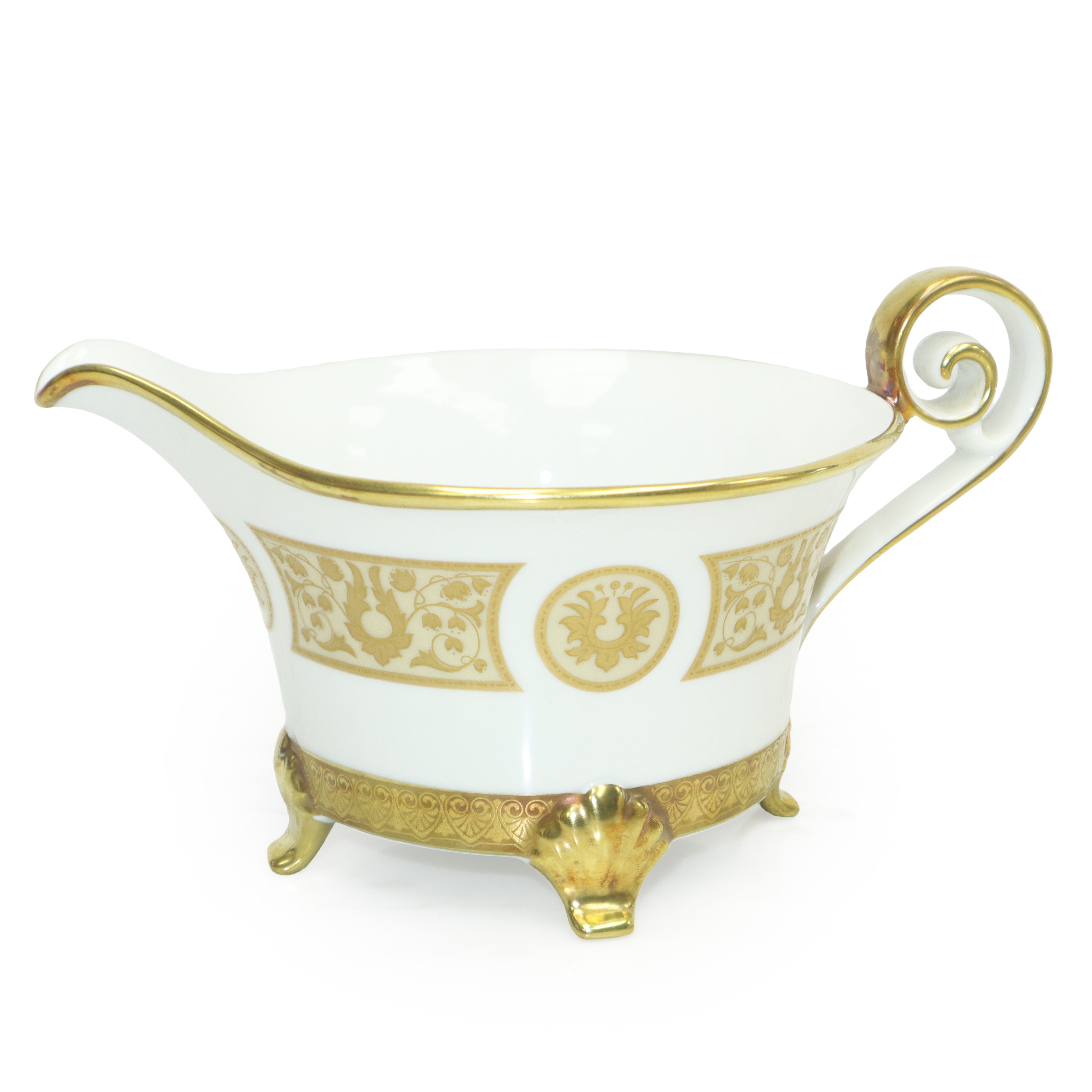 Servizio di piatti e caffè con decori dorati