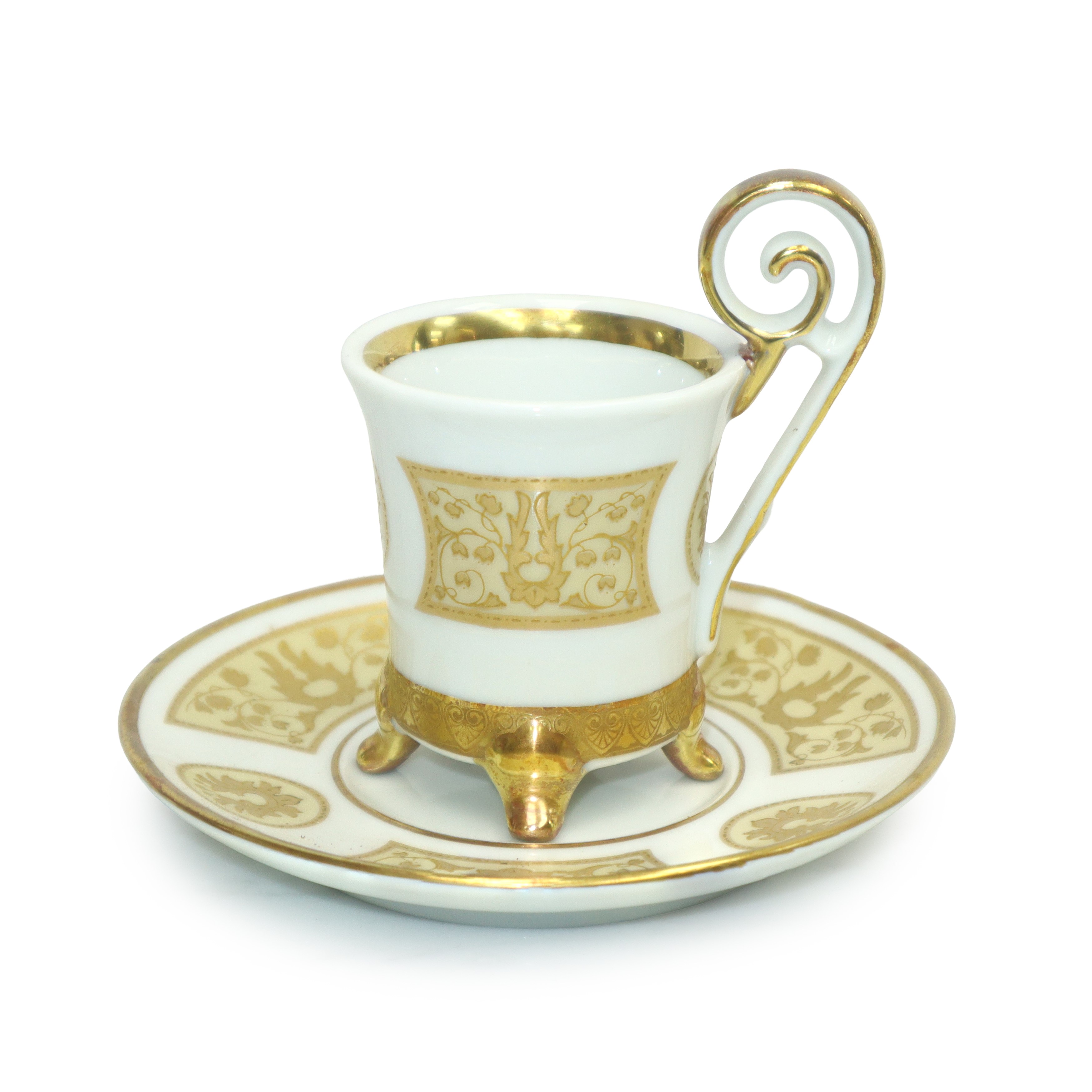 Servizio di piatti e caffè con decori dorati