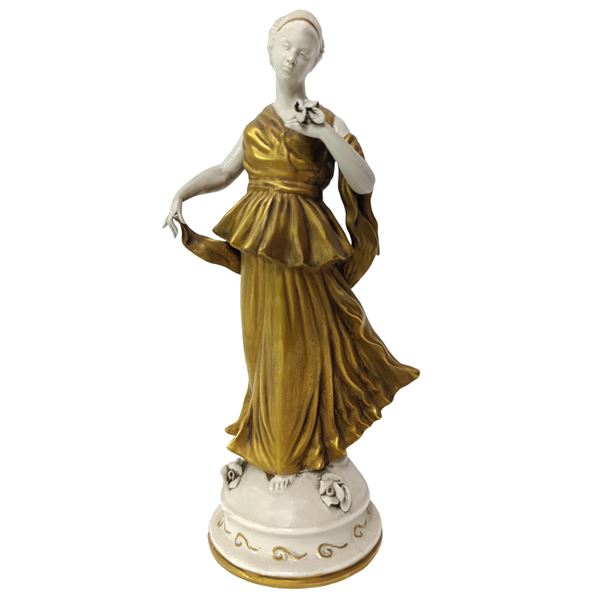 Capodimonte - Small statue of a woman with a flower and a dress with pure gold