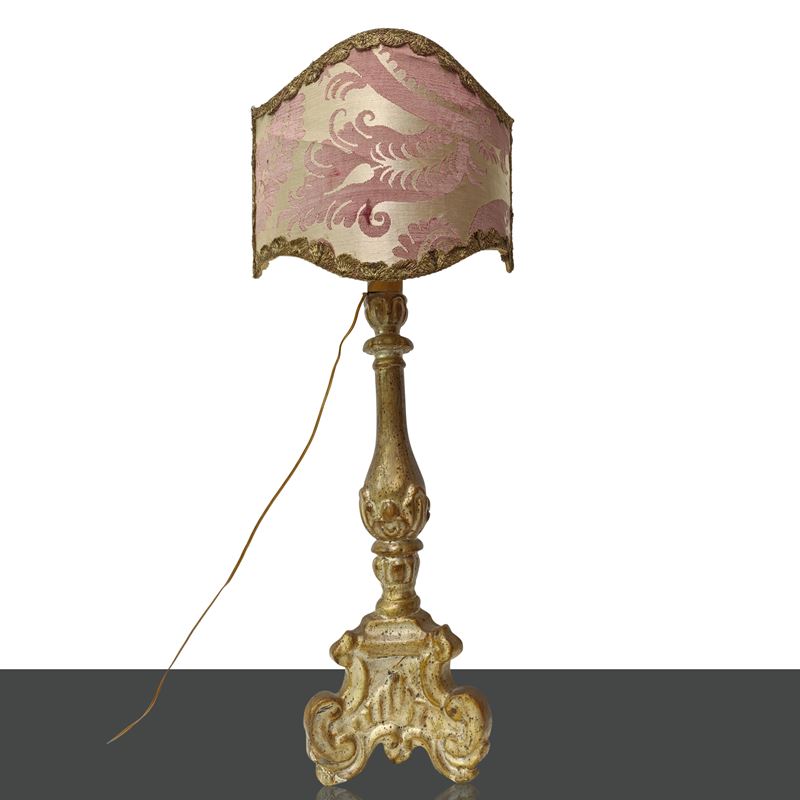 Lume in legno dorato con ventola in stoffa