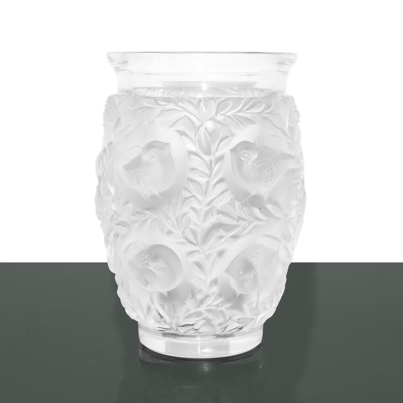 Vaso in cristallo Lalique modello Bagatelle con decori in rilievo di passeri
