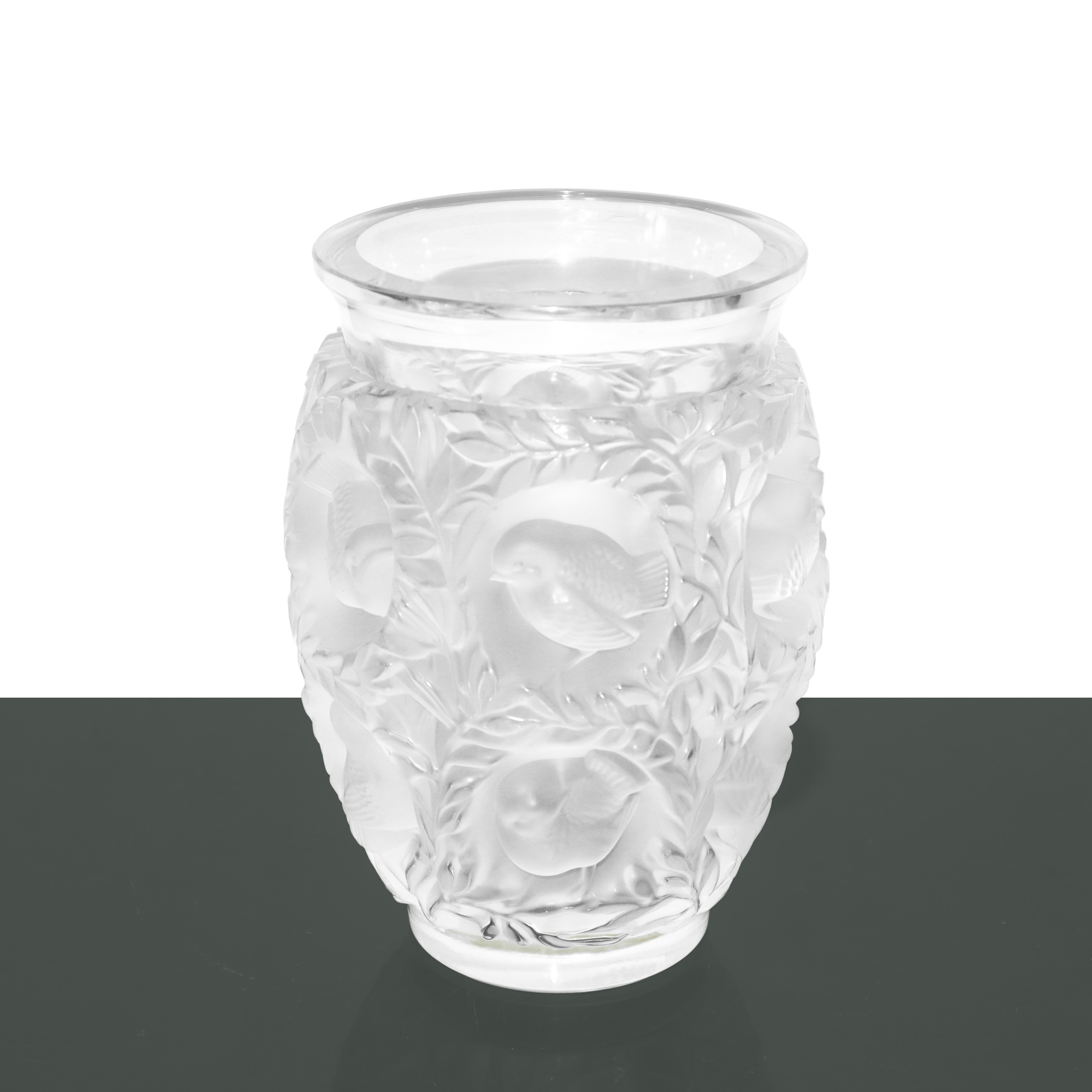 Vaso in cristallo Lalique modello Bagatelle con decori in rilievo di passeri
