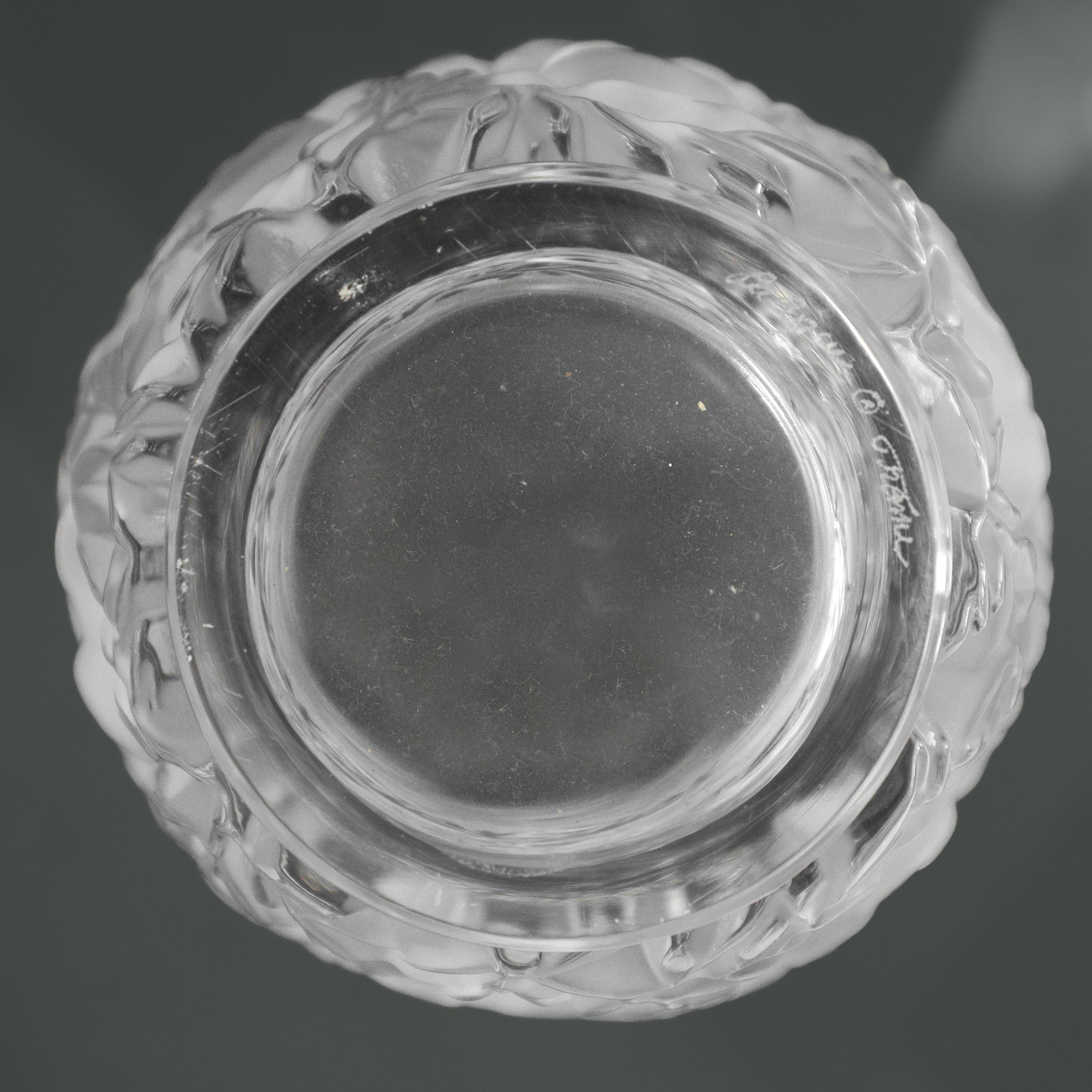 Vaso in cristallo Lalique modello Bagatelle con decori in rilievo di passeri